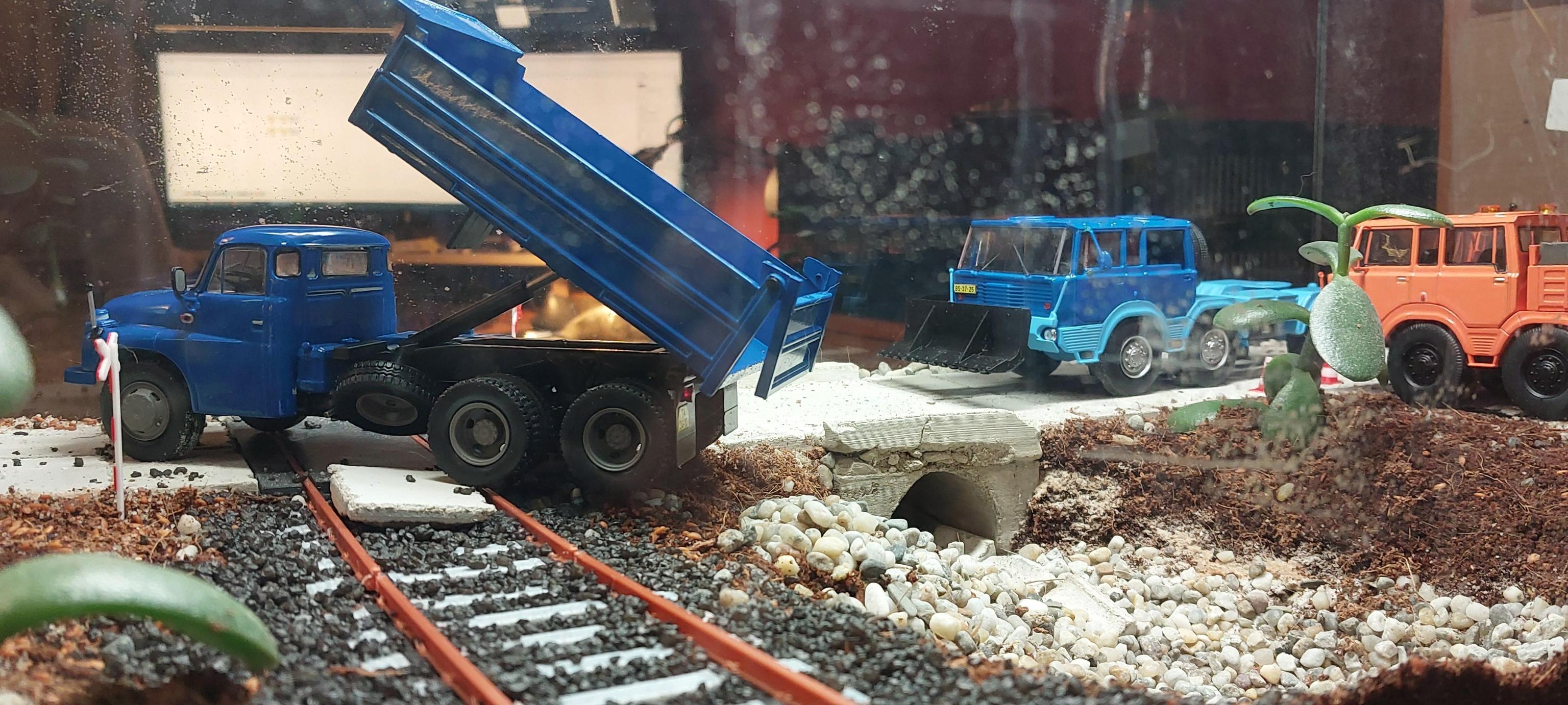 Railway tracks 1:43