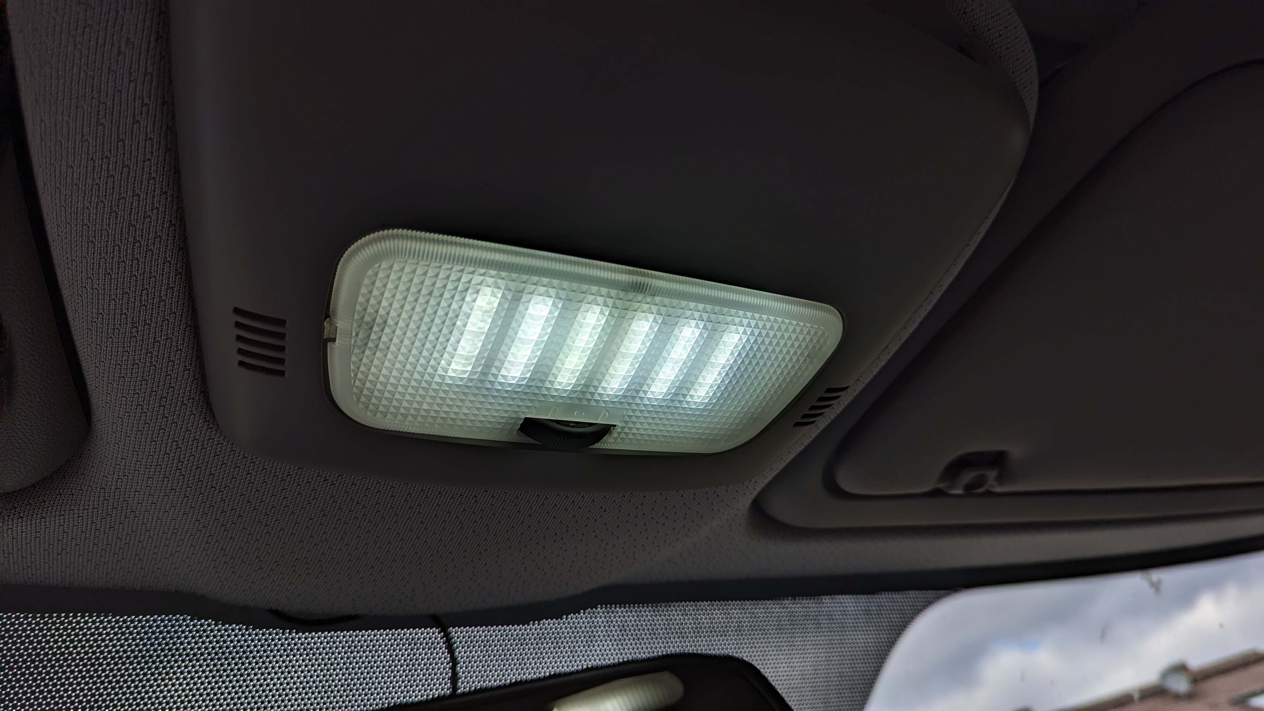 VW Crafter MB Sprinter Innenleuchte vorne - Umbau auf LED