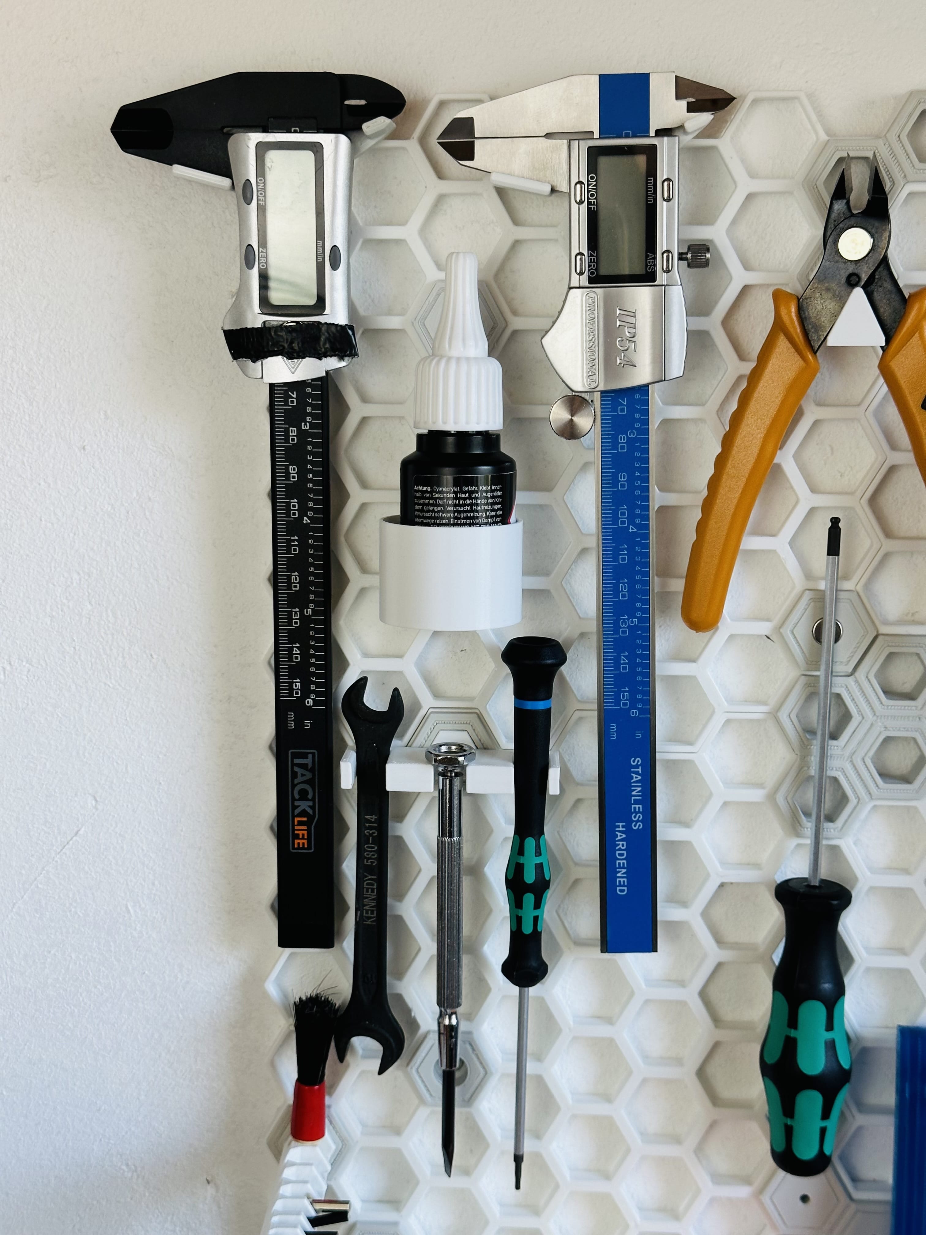 Glue holder for honeycomb storage wall