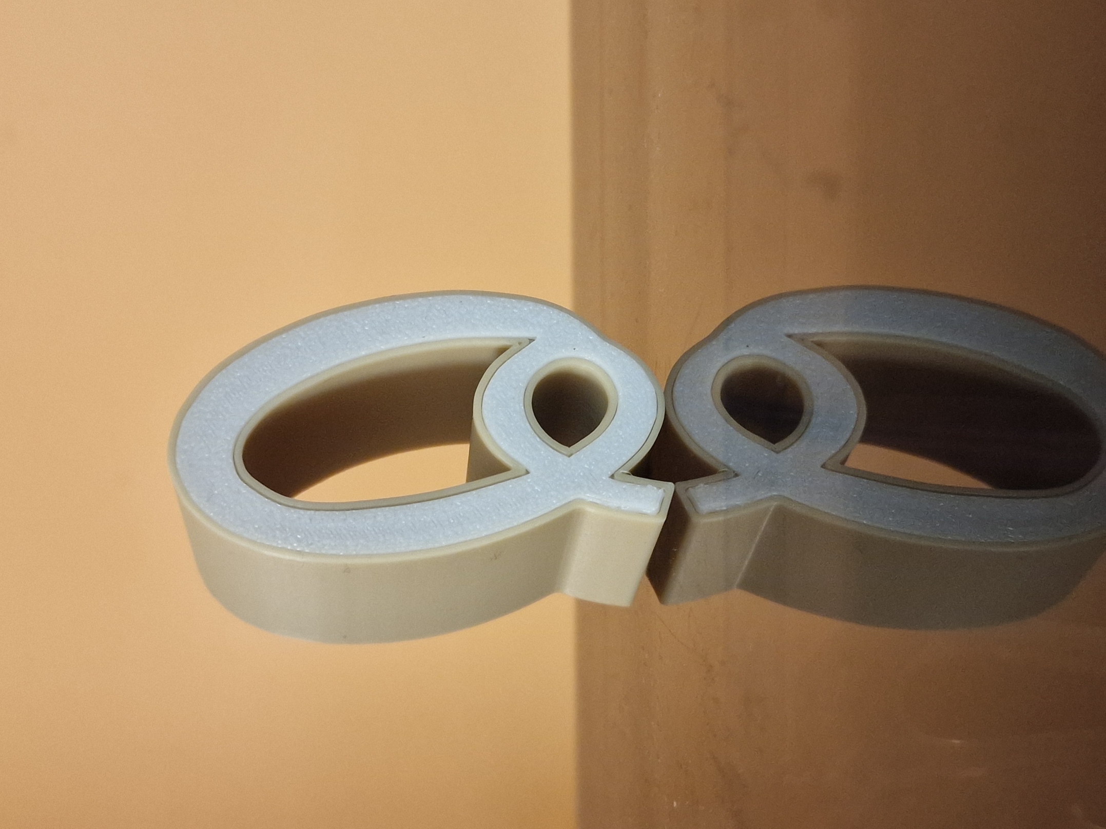 Stylish two-part, foldable letters with space for an LED strip and a cable hole. — miniatura 3