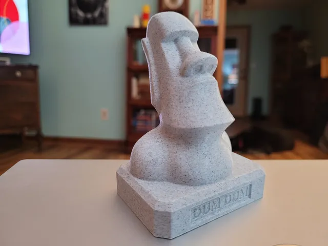 DUM DUM Moai Statue