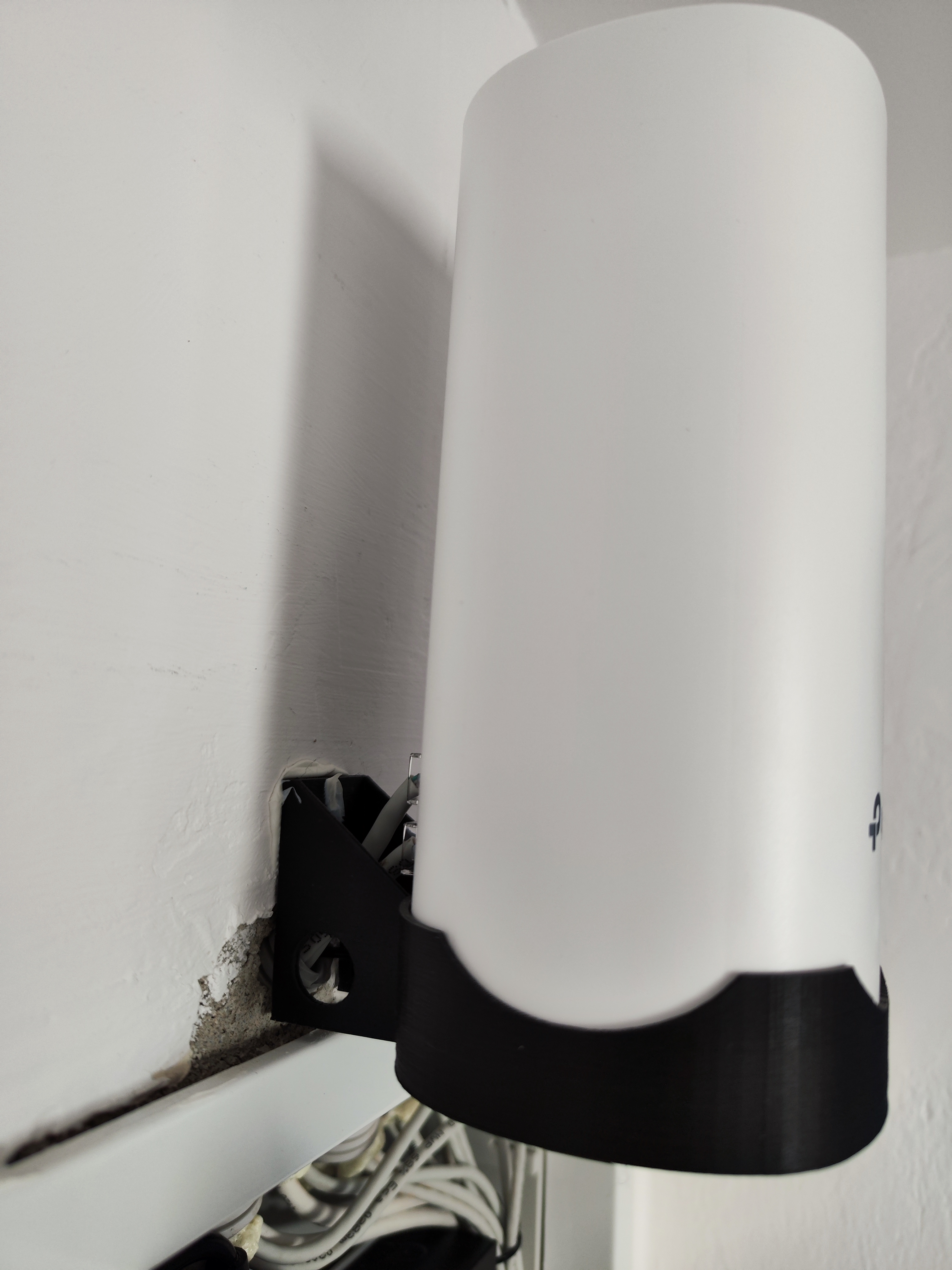 TP link Deco M4 wallmount