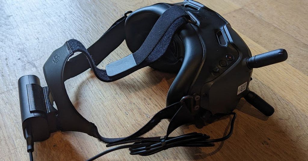 battery holder for DJI goggles V2 (avata, FPV,...) by freedom2000