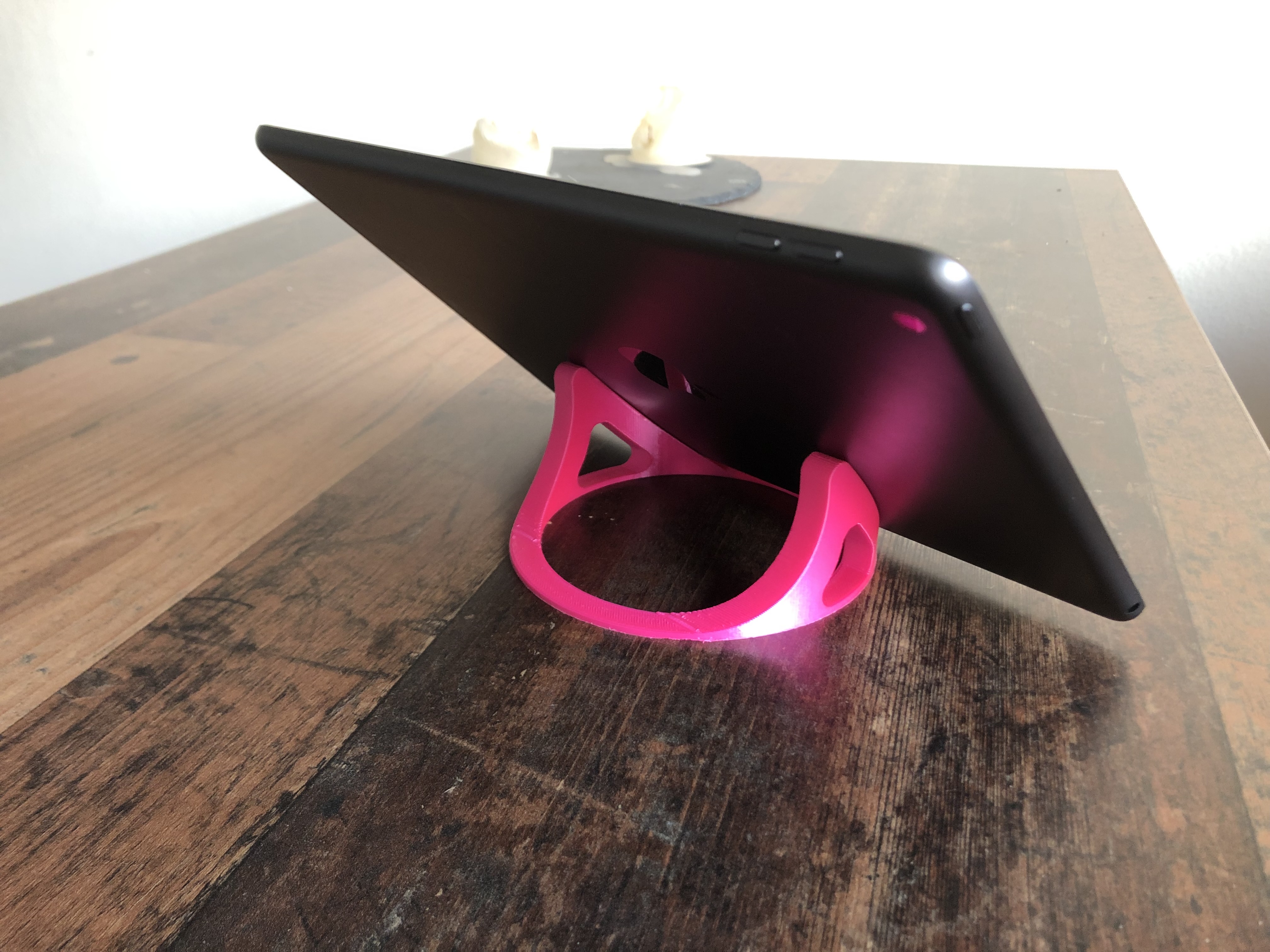 iPad holder by diktux Download free STL model