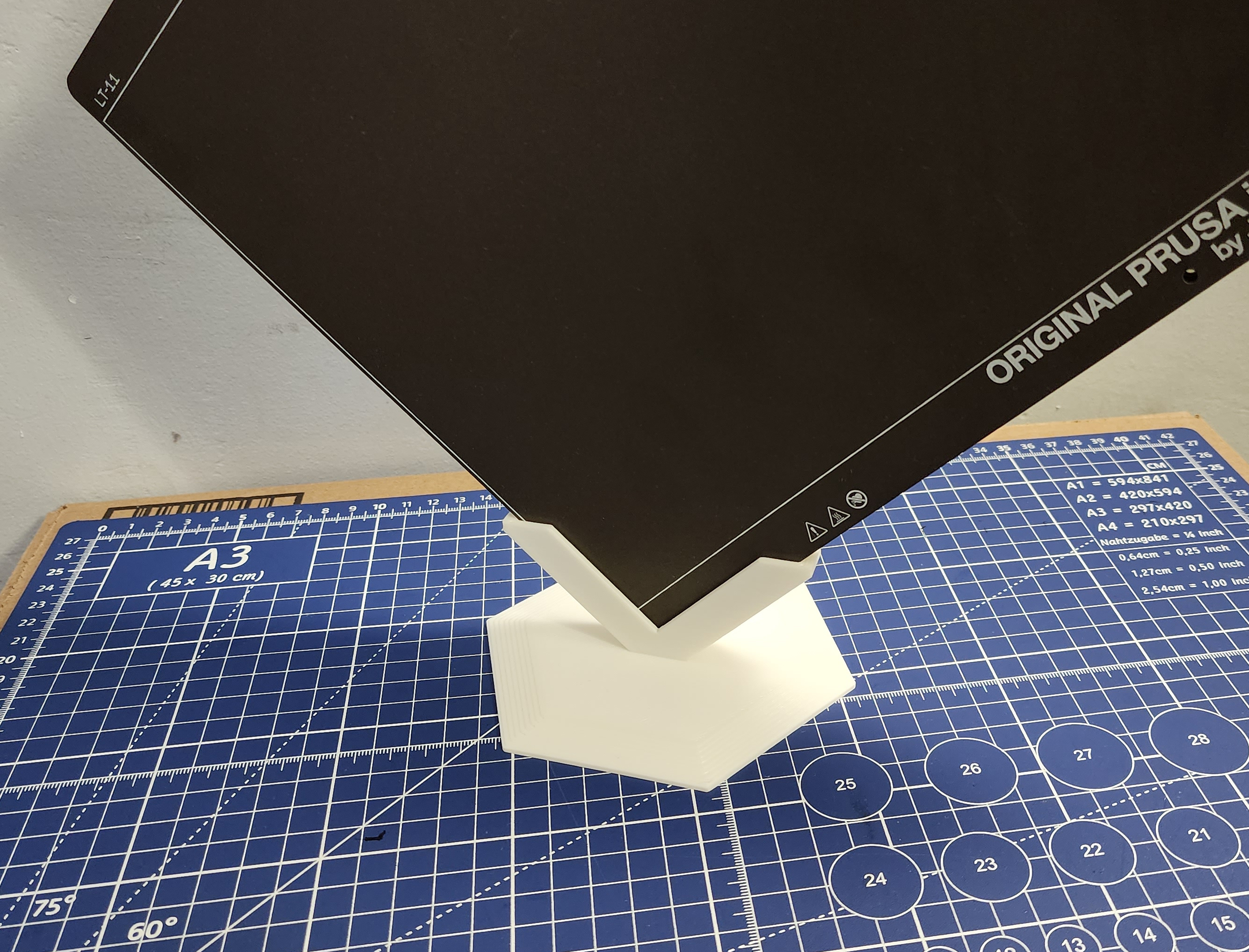 Diagonal Stands for 1-3 Print Sheets - Very stable, Tiny footprint