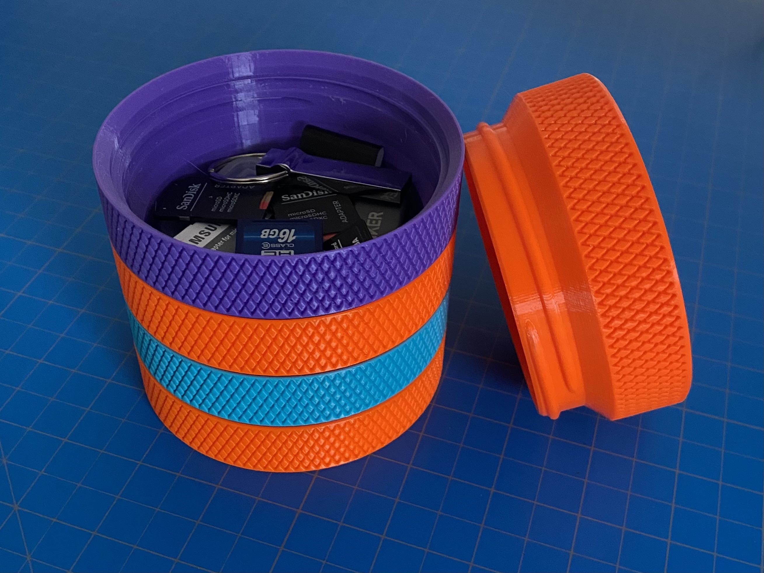 Knurled Container Modular Threaded Stackable
