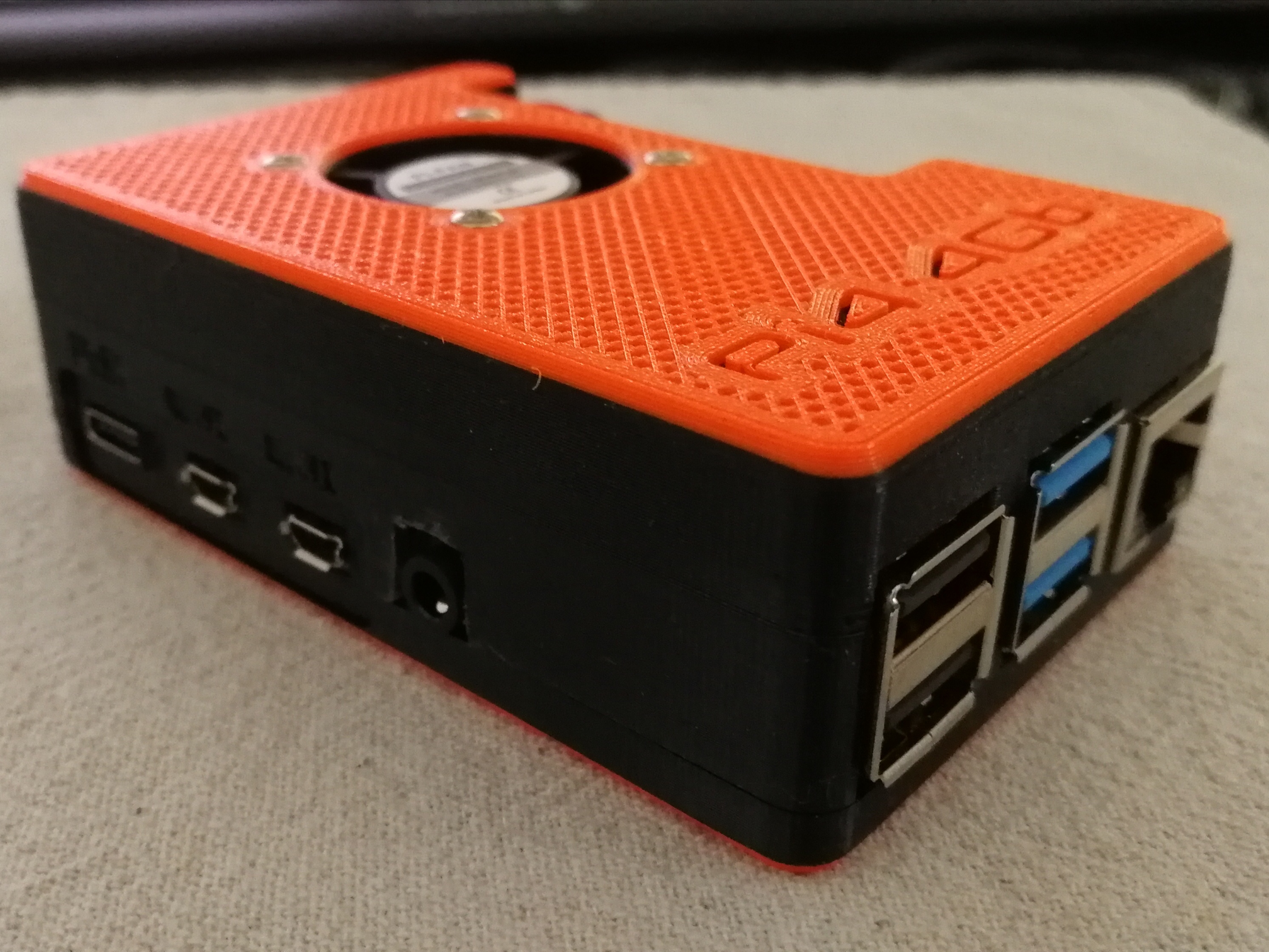 Raspberry Pi 4 case with fan mount