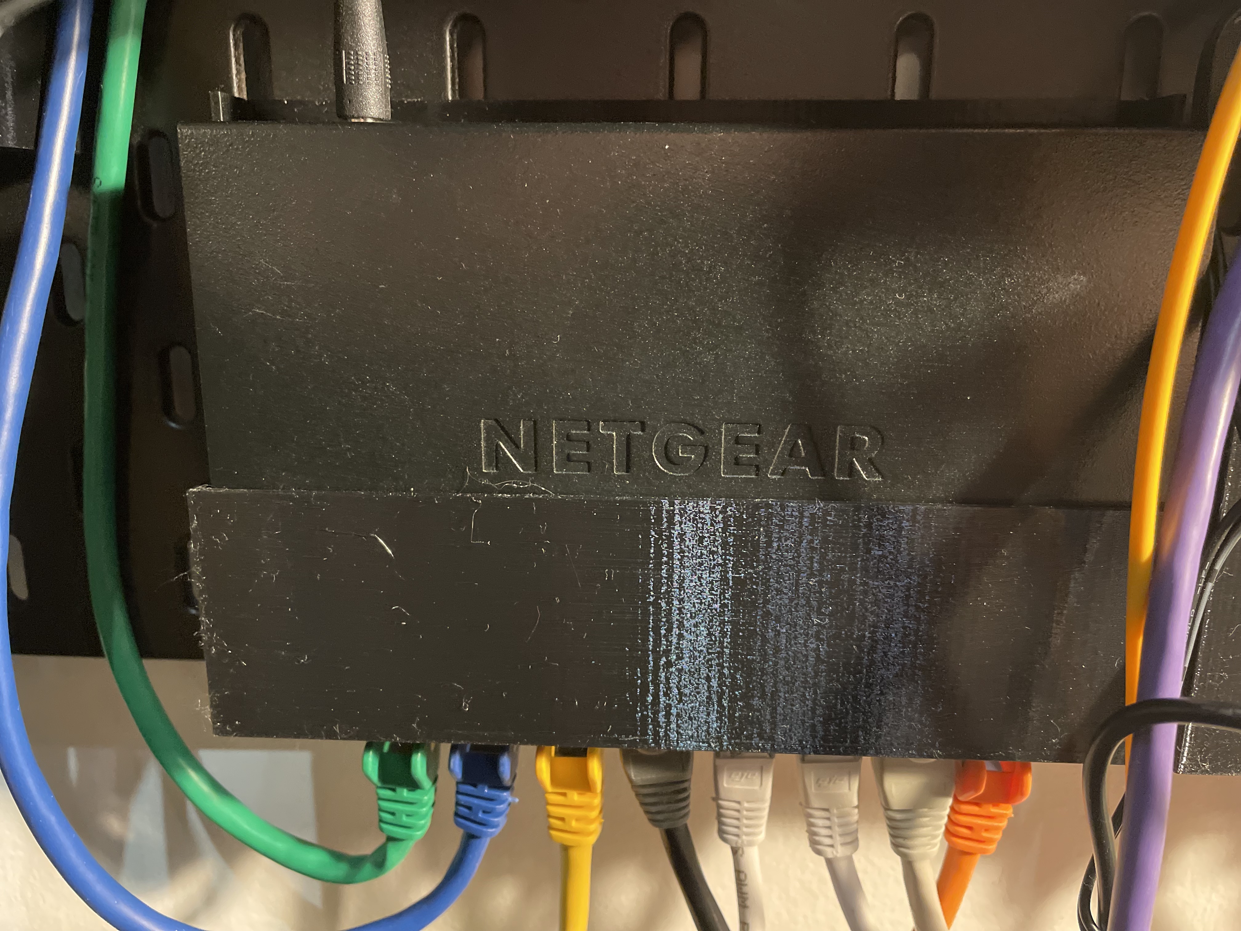 Ikea Skadis - Netgear Switch 8 port Unmanaged Gs308
