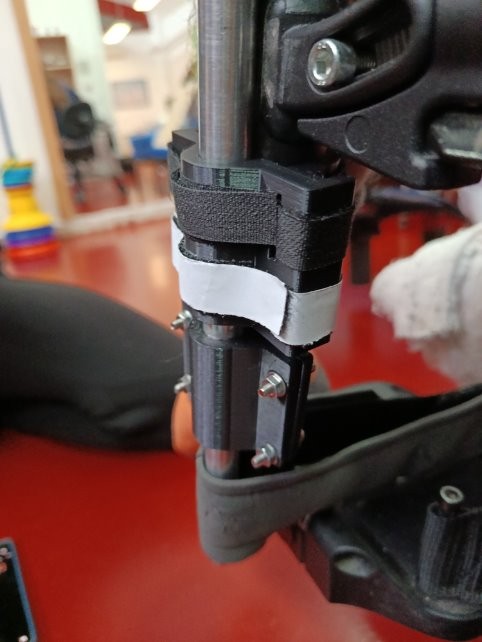 Abrazadera de silla de ruedas