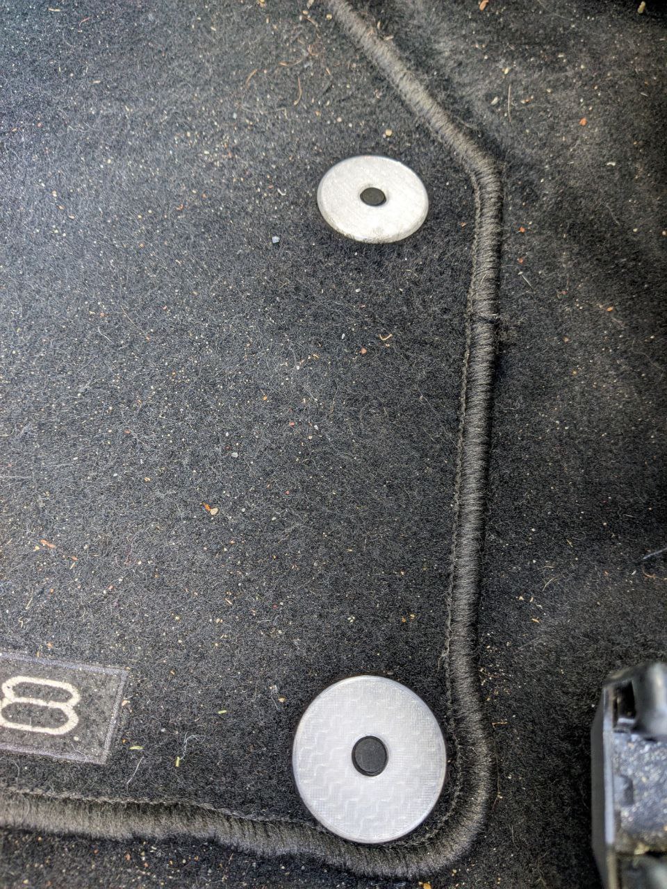 Peugeot 208-II foot mat clips