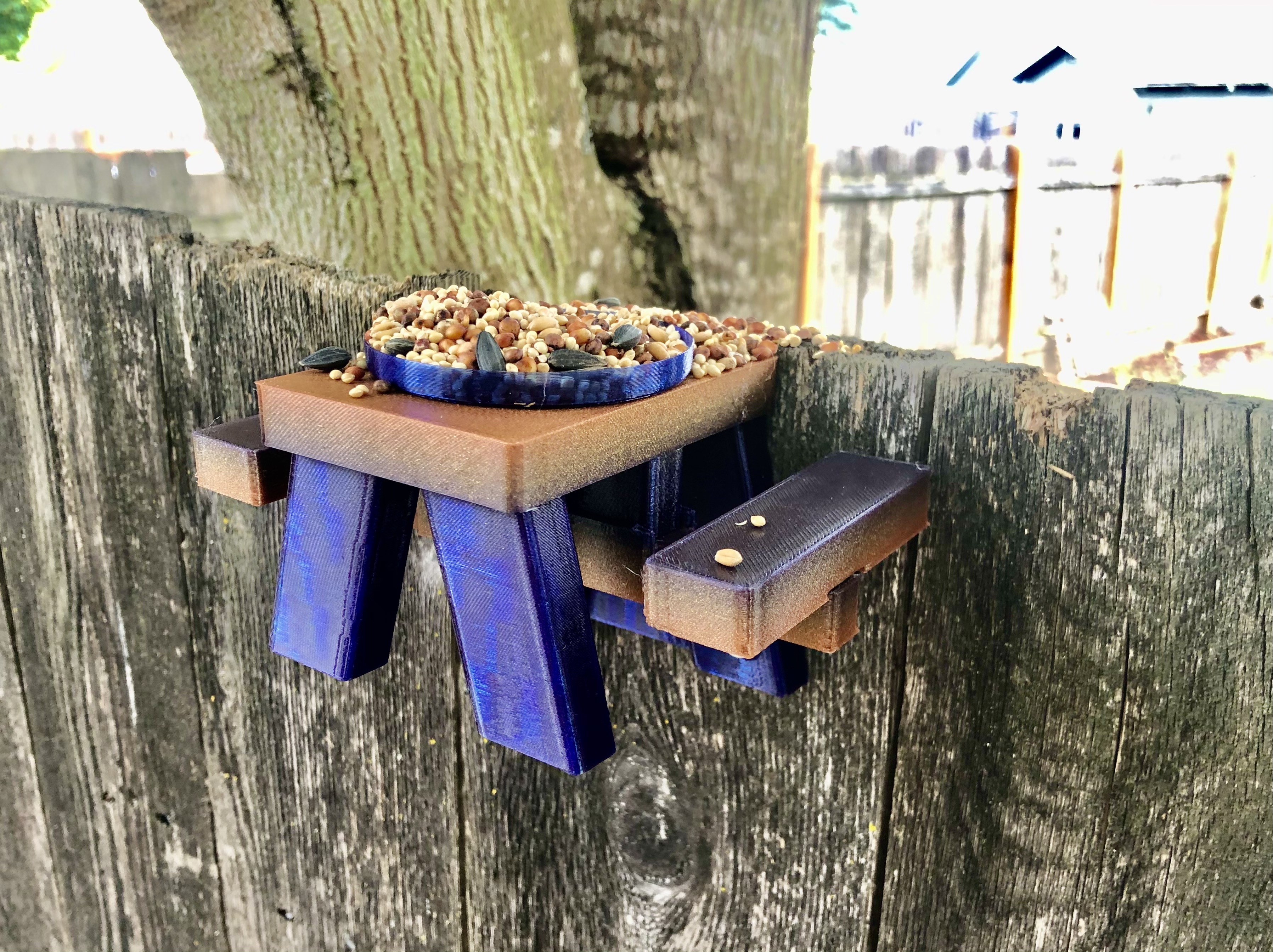 Miniatura 3 do modelo 3D Squirrel Feeder Bench