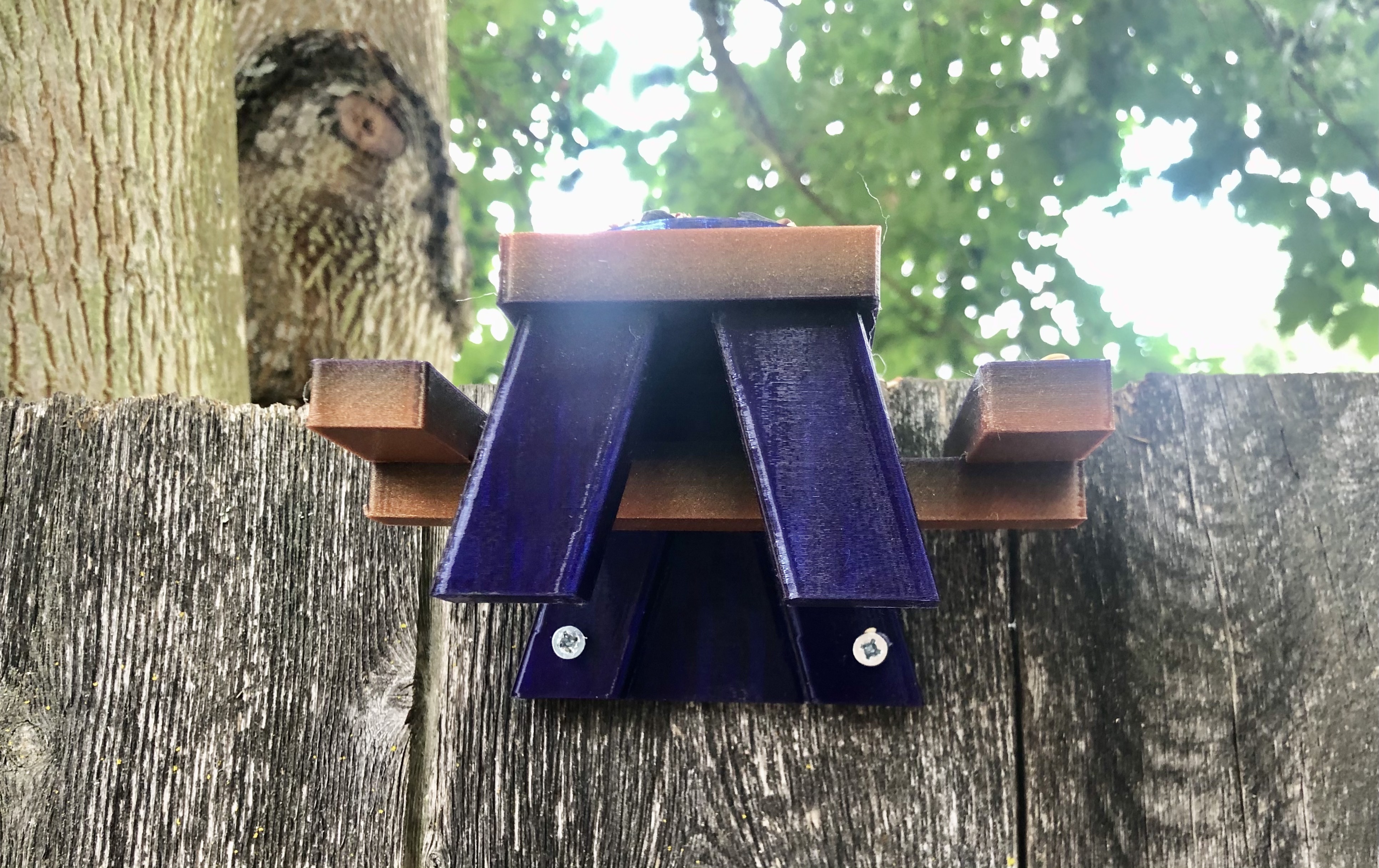 Miniatura 2 do modelo 3D Squirrel Feeder Bench