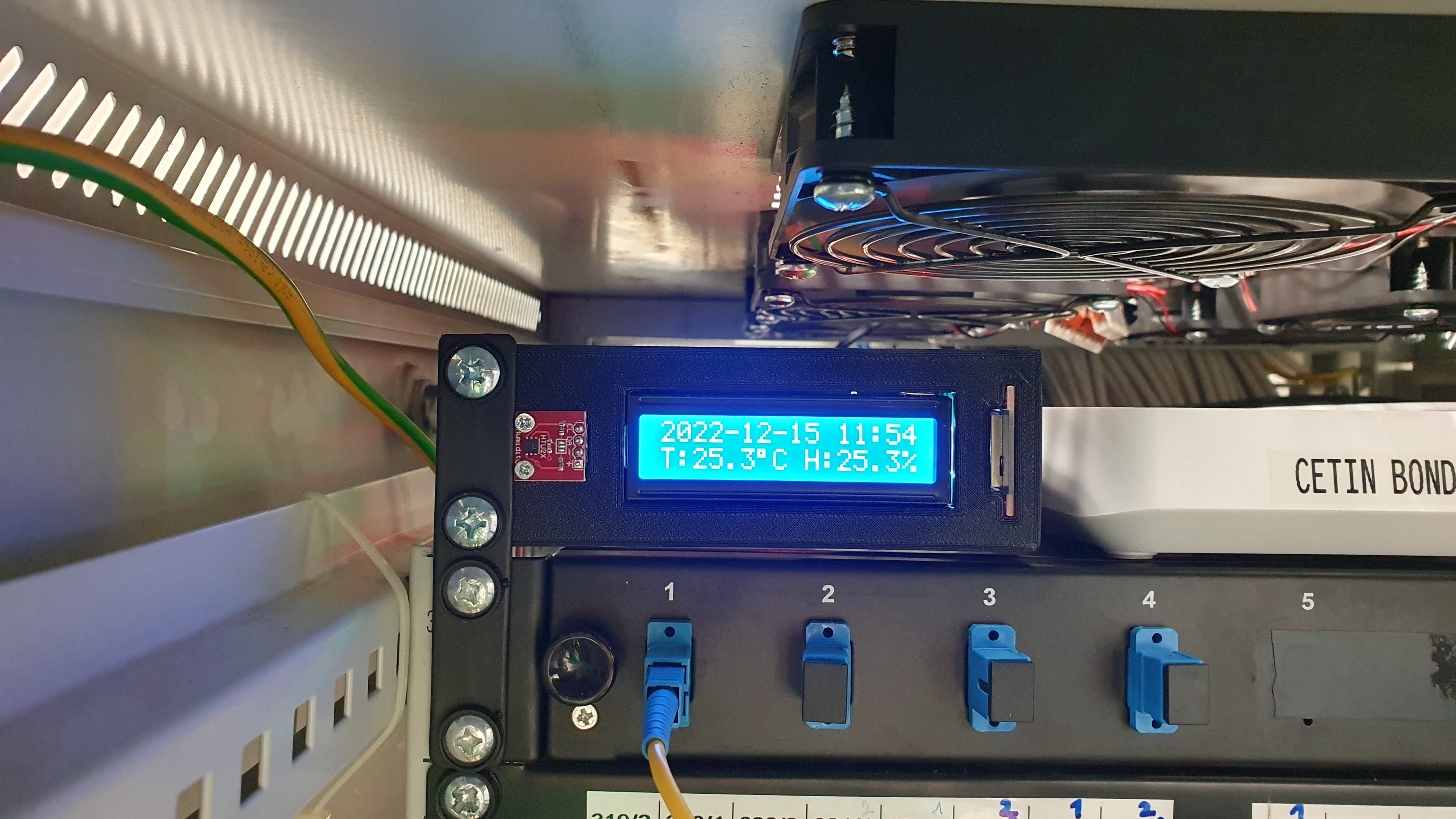 Environmental Rack Monitor Rack Environment Monitoring Bracket by mikrom | Download free STL model ...