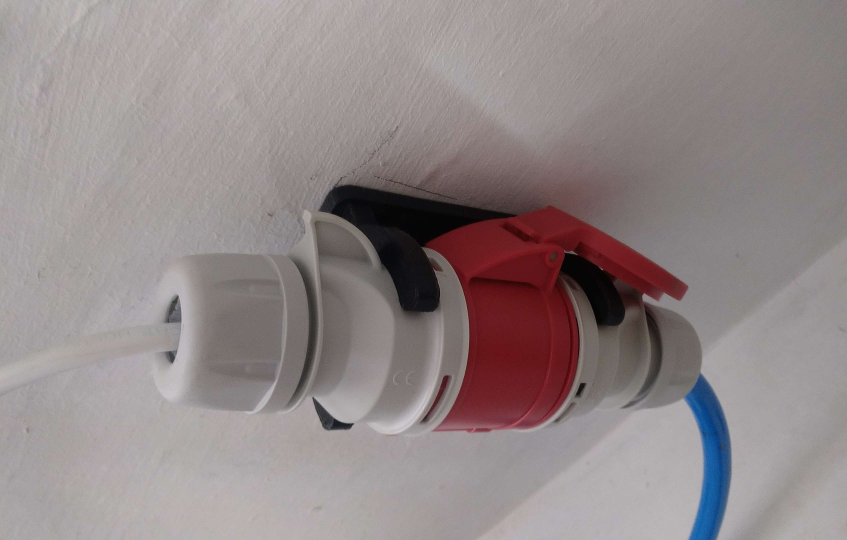 CEE 32A coupling holder