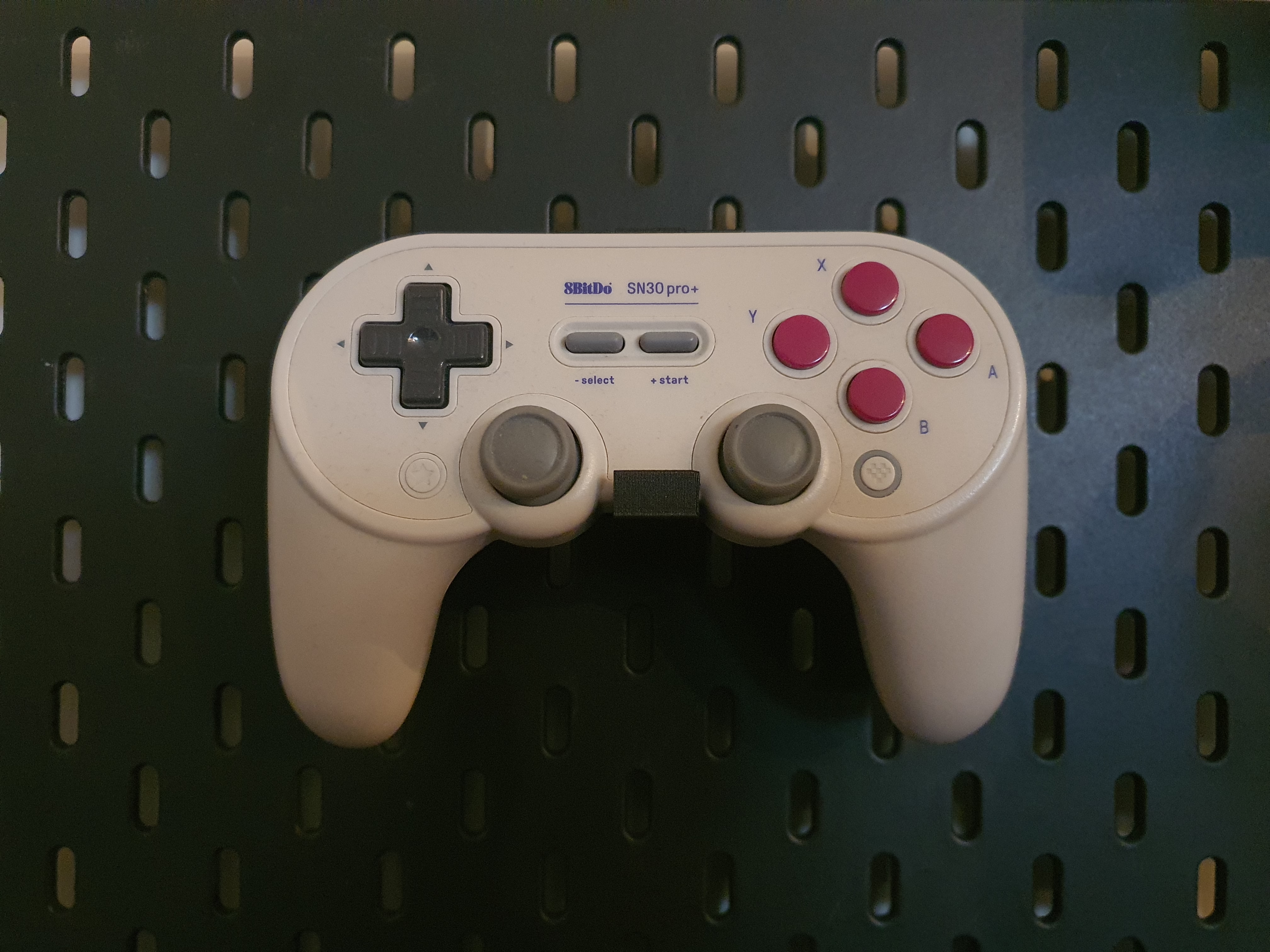 8Bitdo plus ikea skådis mount (Remix)