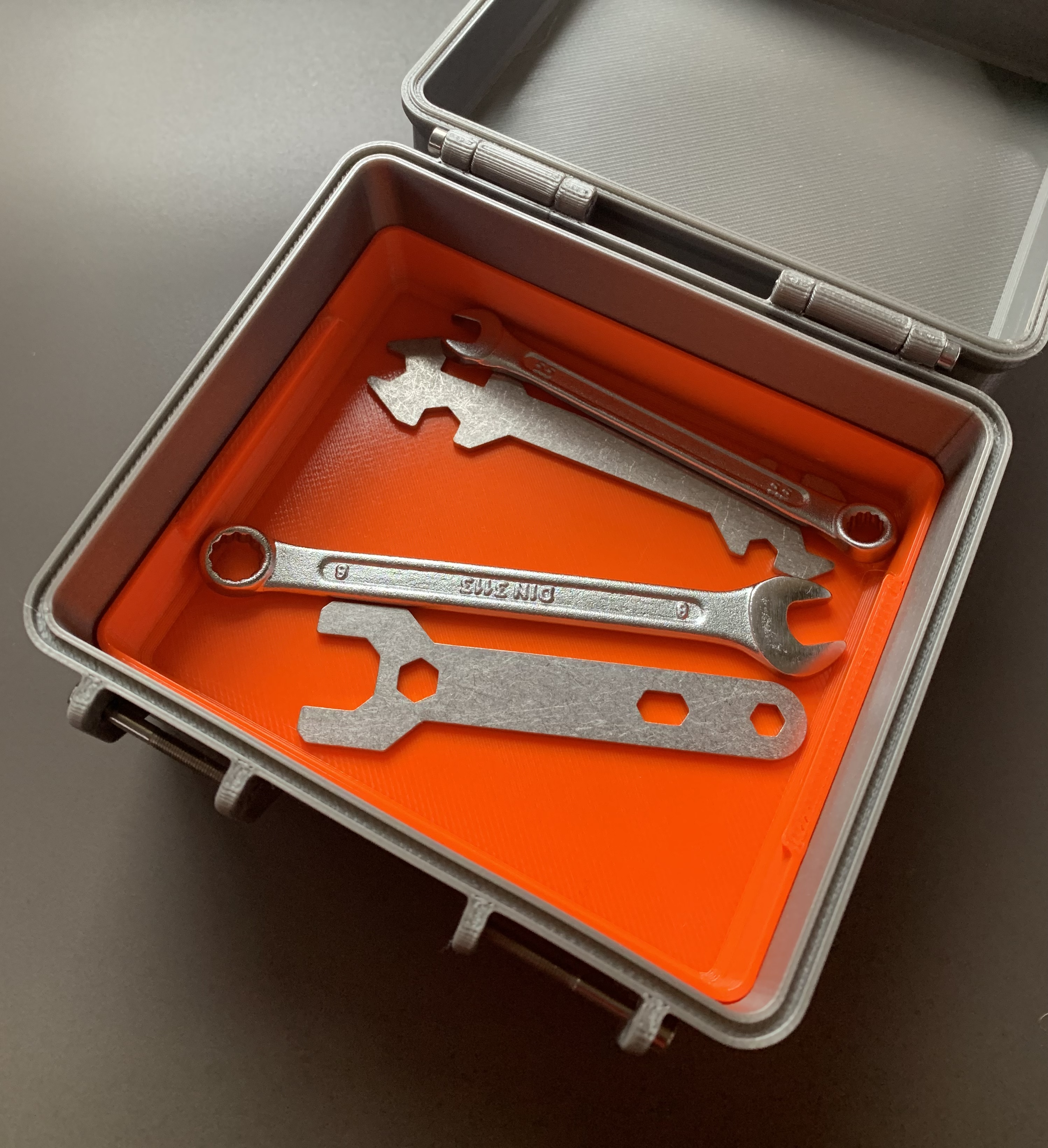 Parametric stackable insert for rugged box