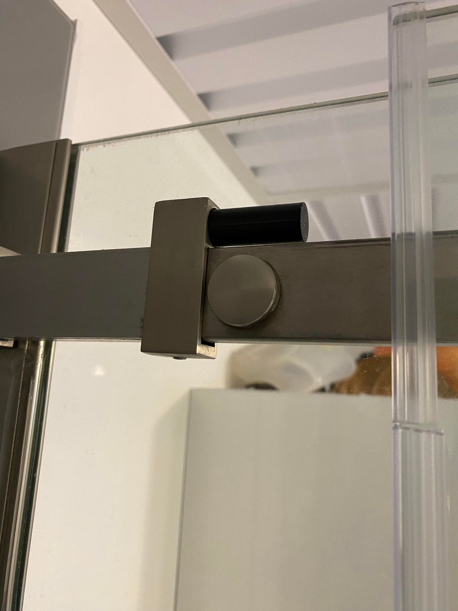 Door stopper shower / Buté de porte de douche