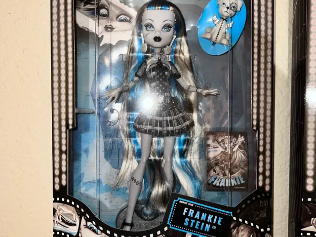 Monster High Reel Drama Shelf