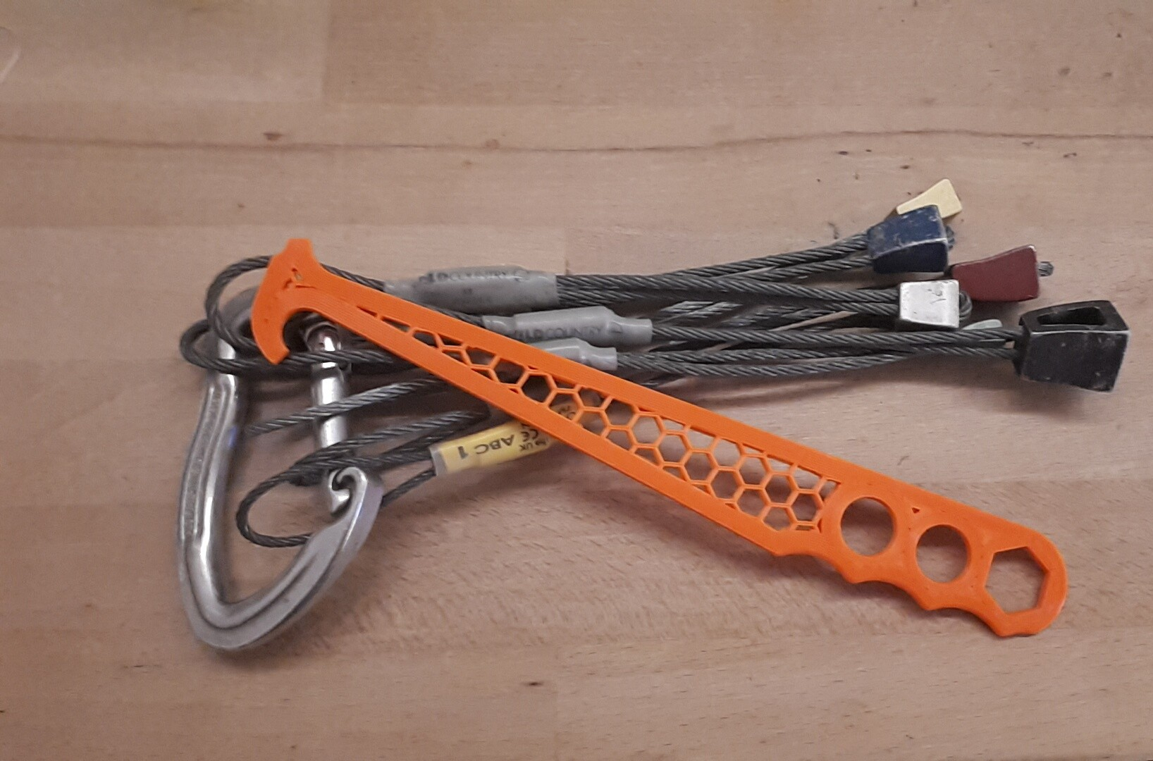 Nut removal tool for rock climbing