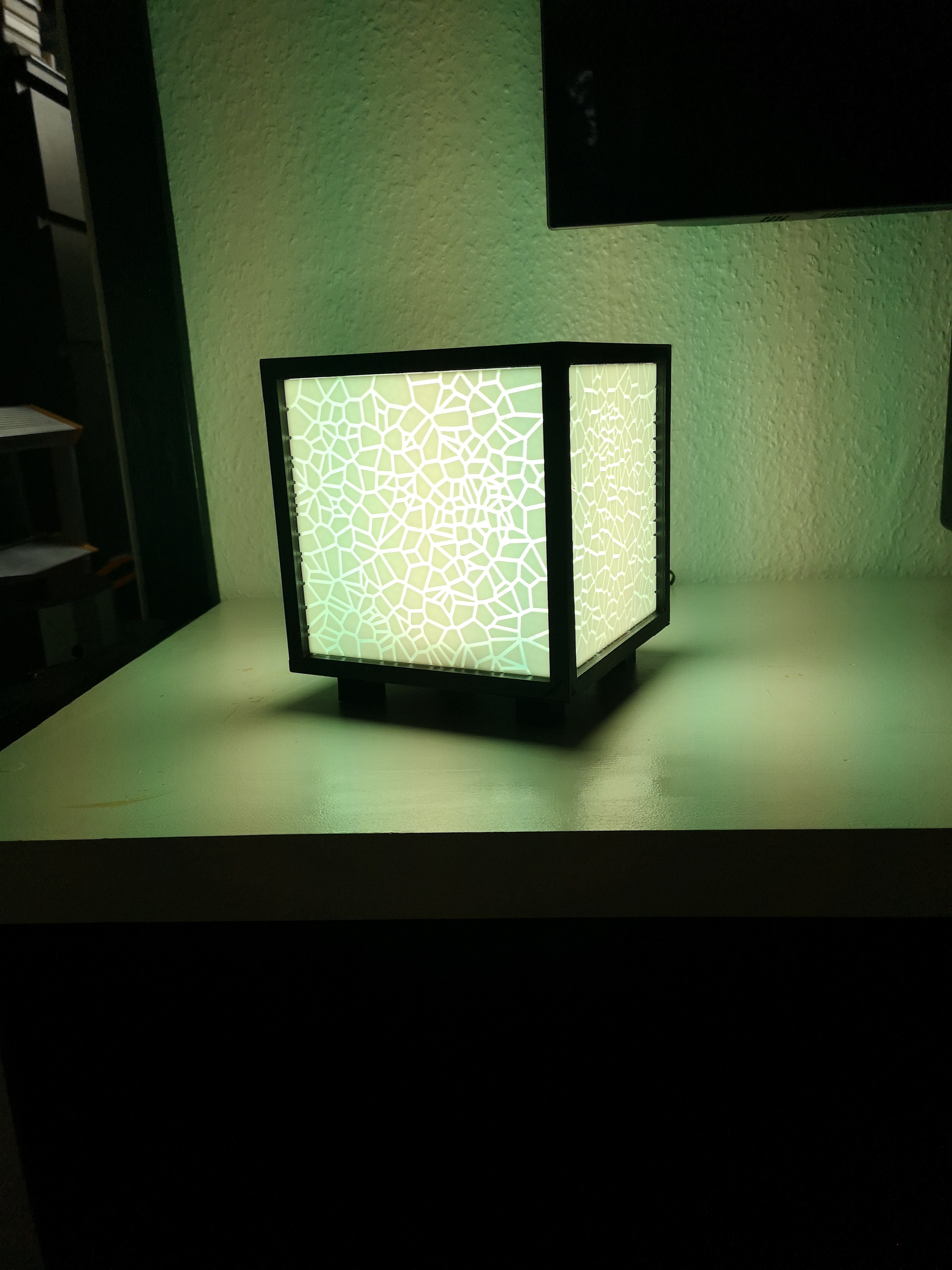 Voronoi Cube Lamp for led or bulp