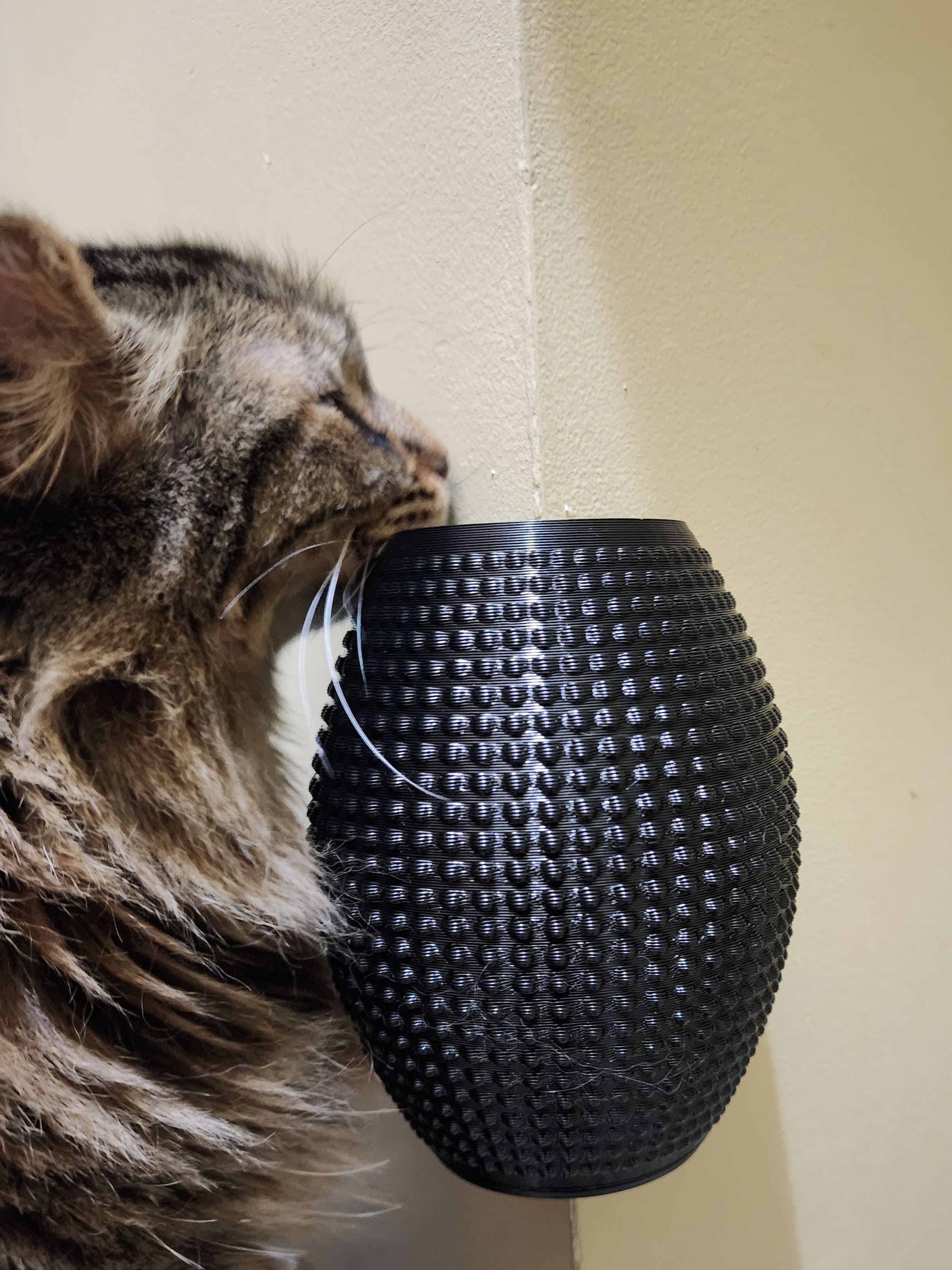 Wall corner cat outlet scratcher