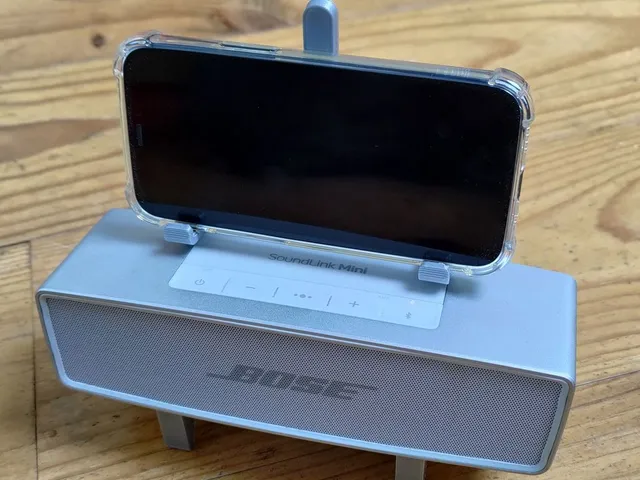 Video stand for Bose Soundlink Mini II