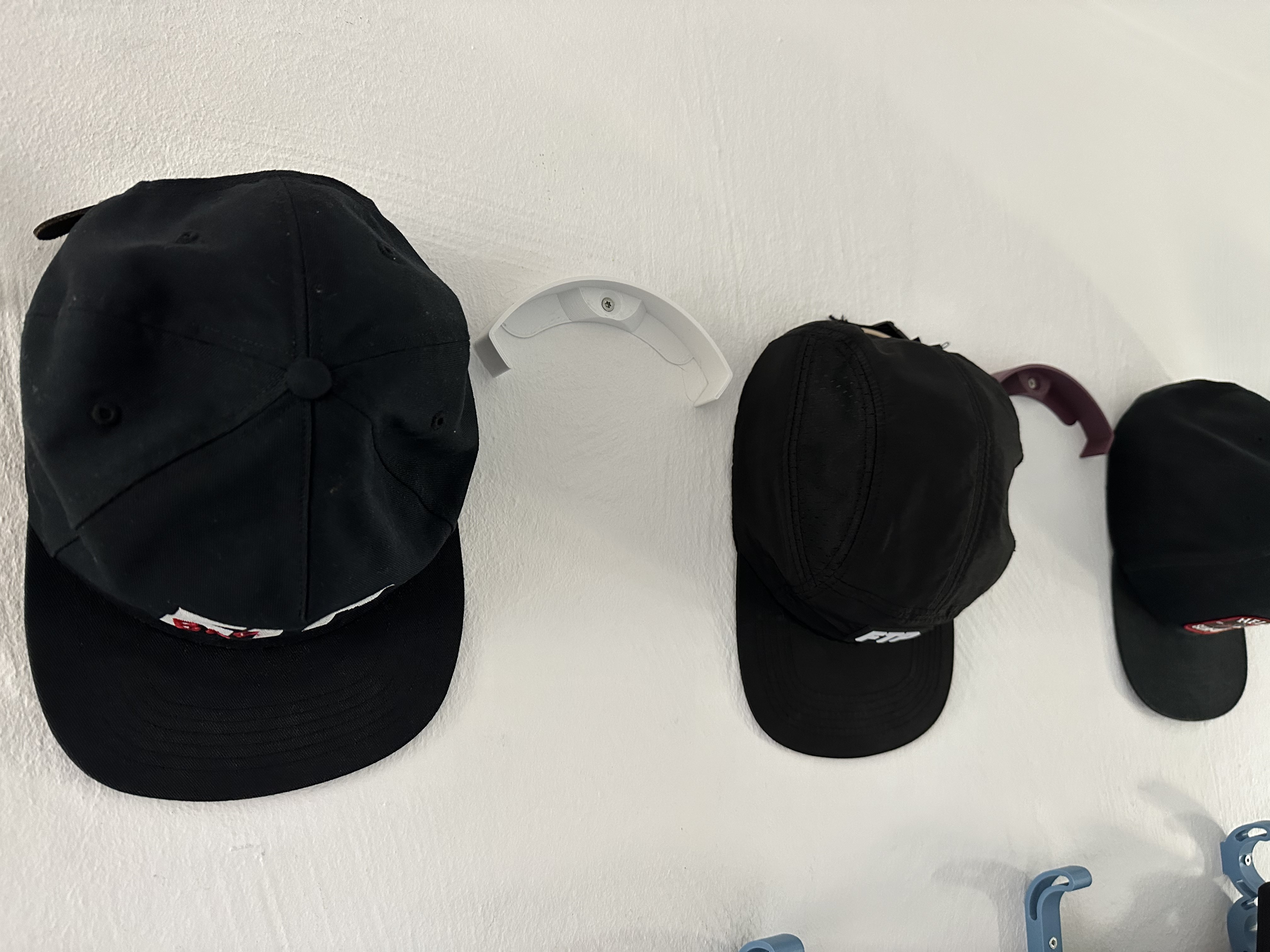 Miniatura 3 do modelo 3D CapHanger | Snapback wallmount