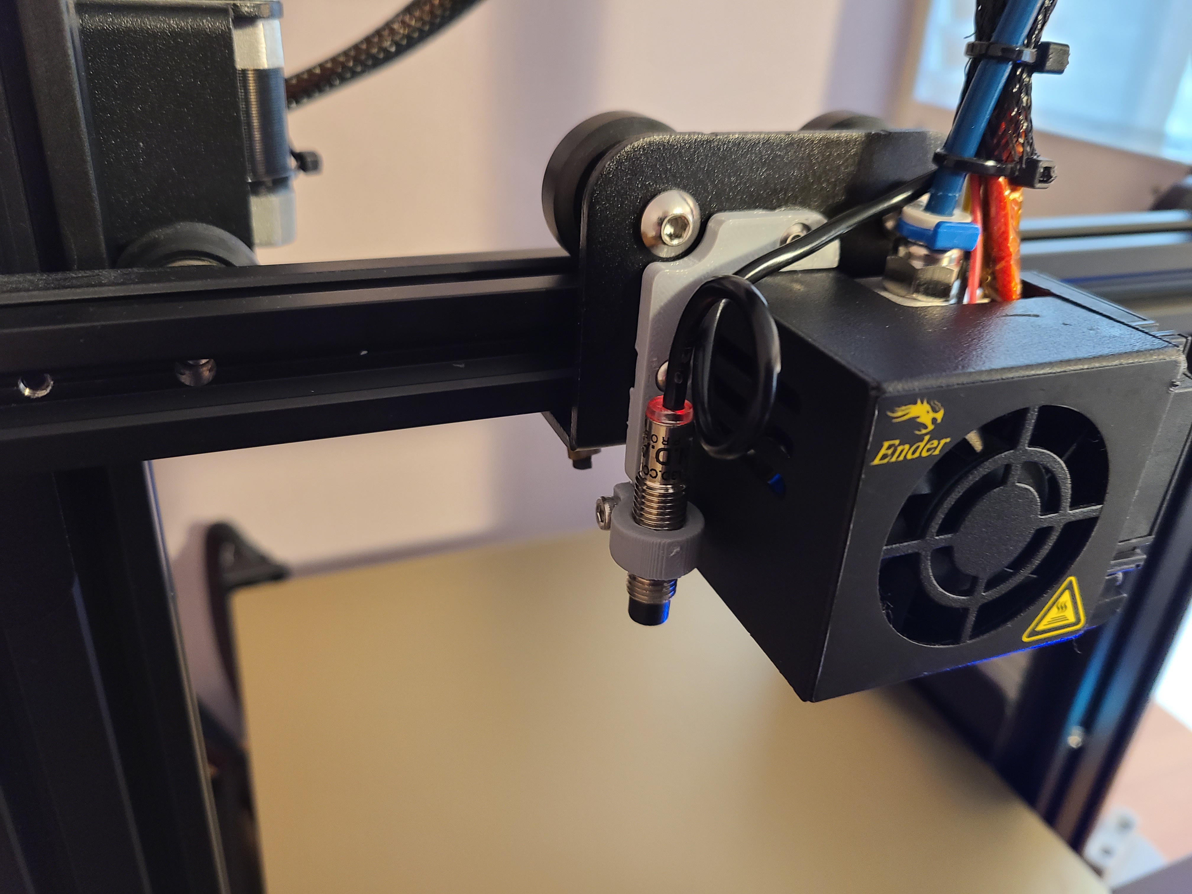 8mm Inductive Probe (e.g. P.I.N.D.A) mounting bracket for Ender-3