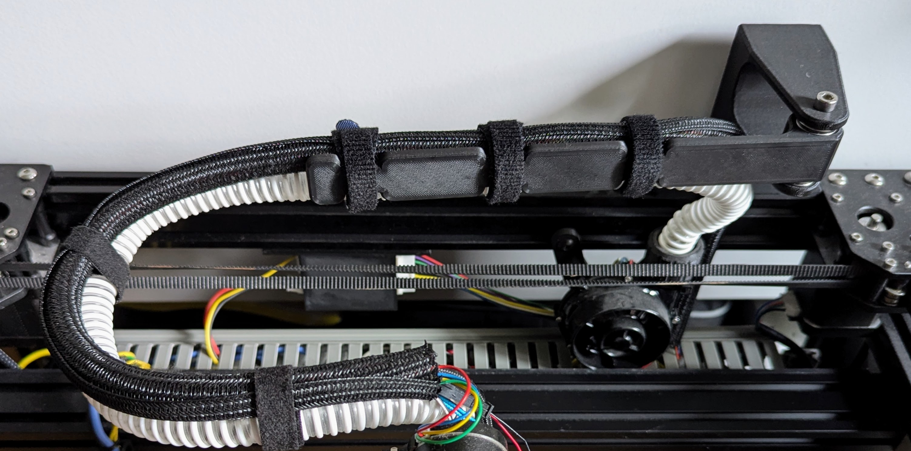 SwingArm with CPAP hose for 20mm aluminum extrusion