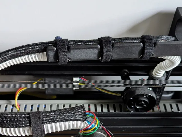 SwingArm with CPAP hose for 20mm aluminum extrusion
