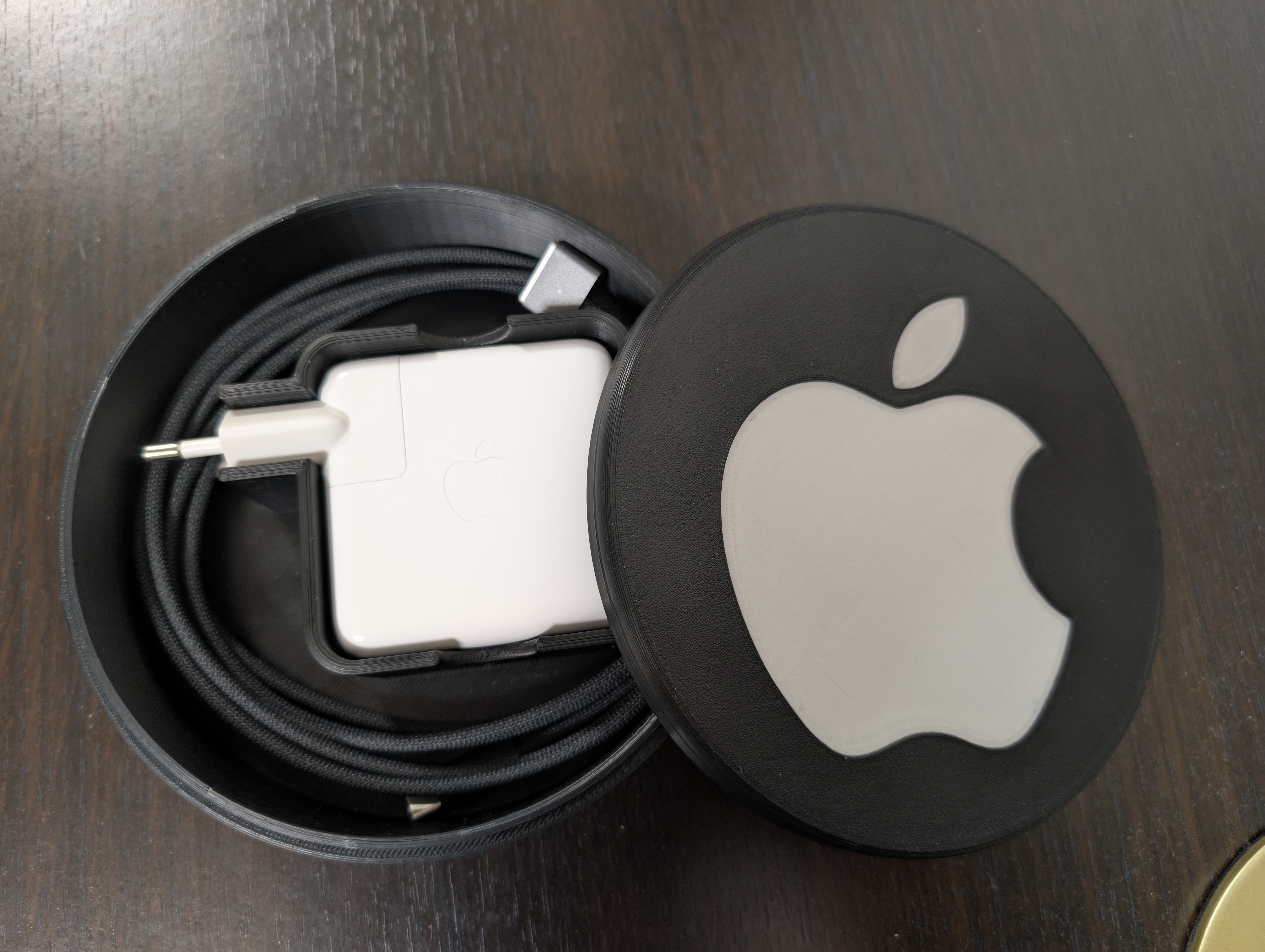 Apple MacBook Pro 70w charger case