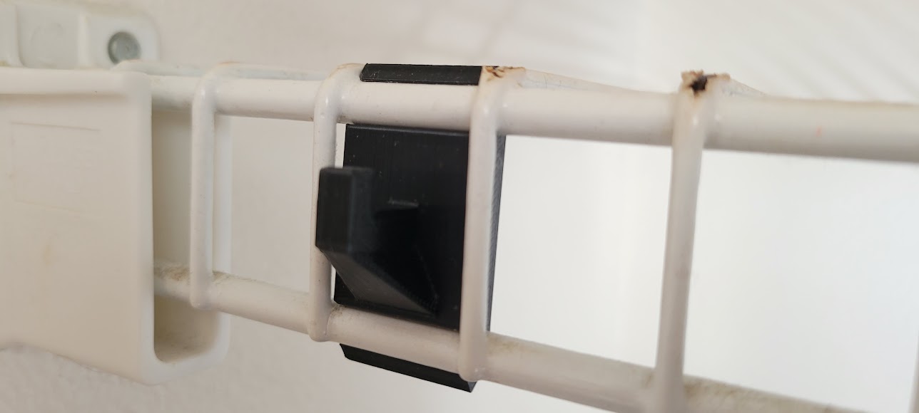 Wire shelf hook