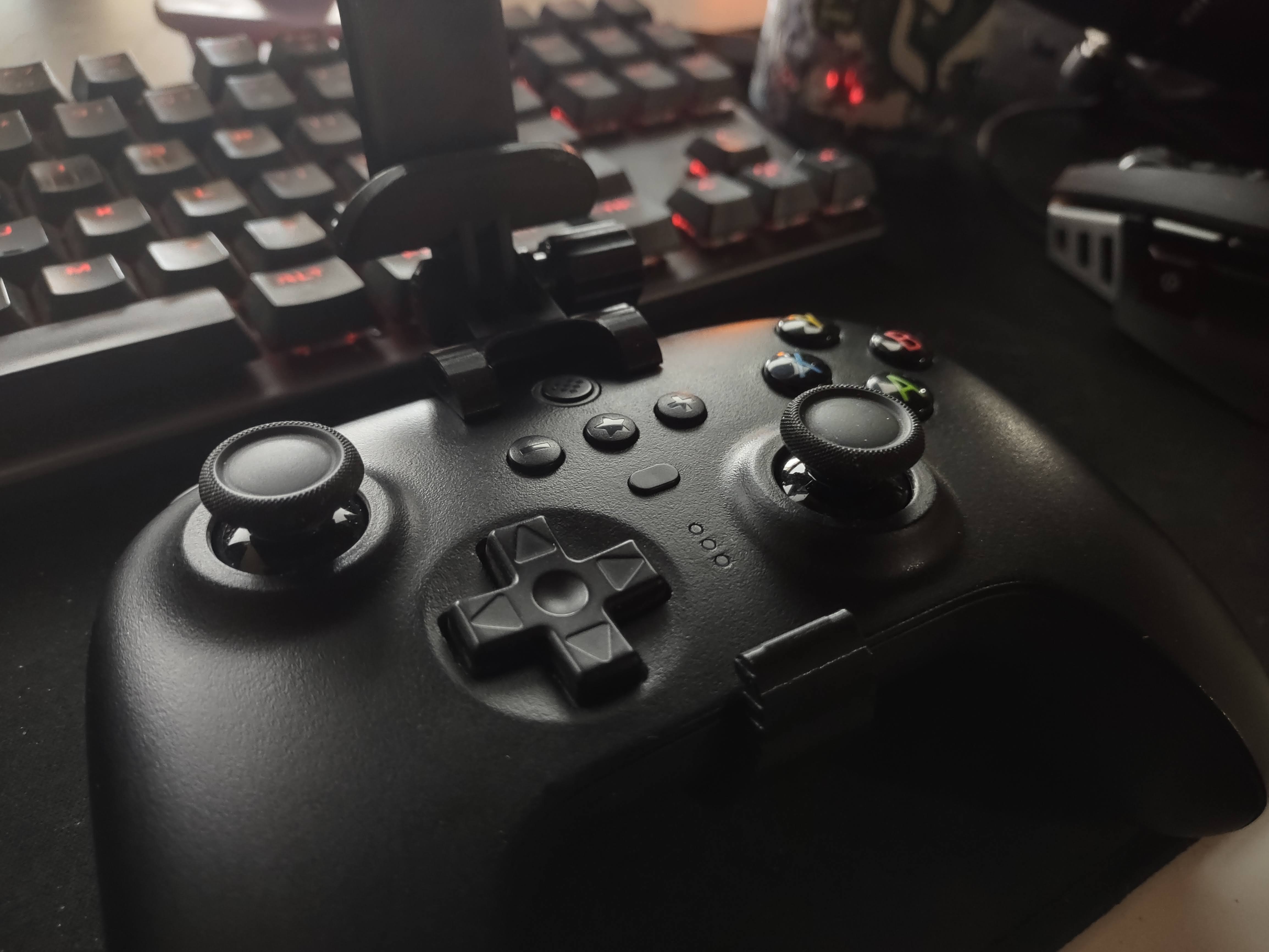 Slim 8BitDo Ultimate Phone Mount with Modular Mounting System (with ports for USB and D/X input switch)