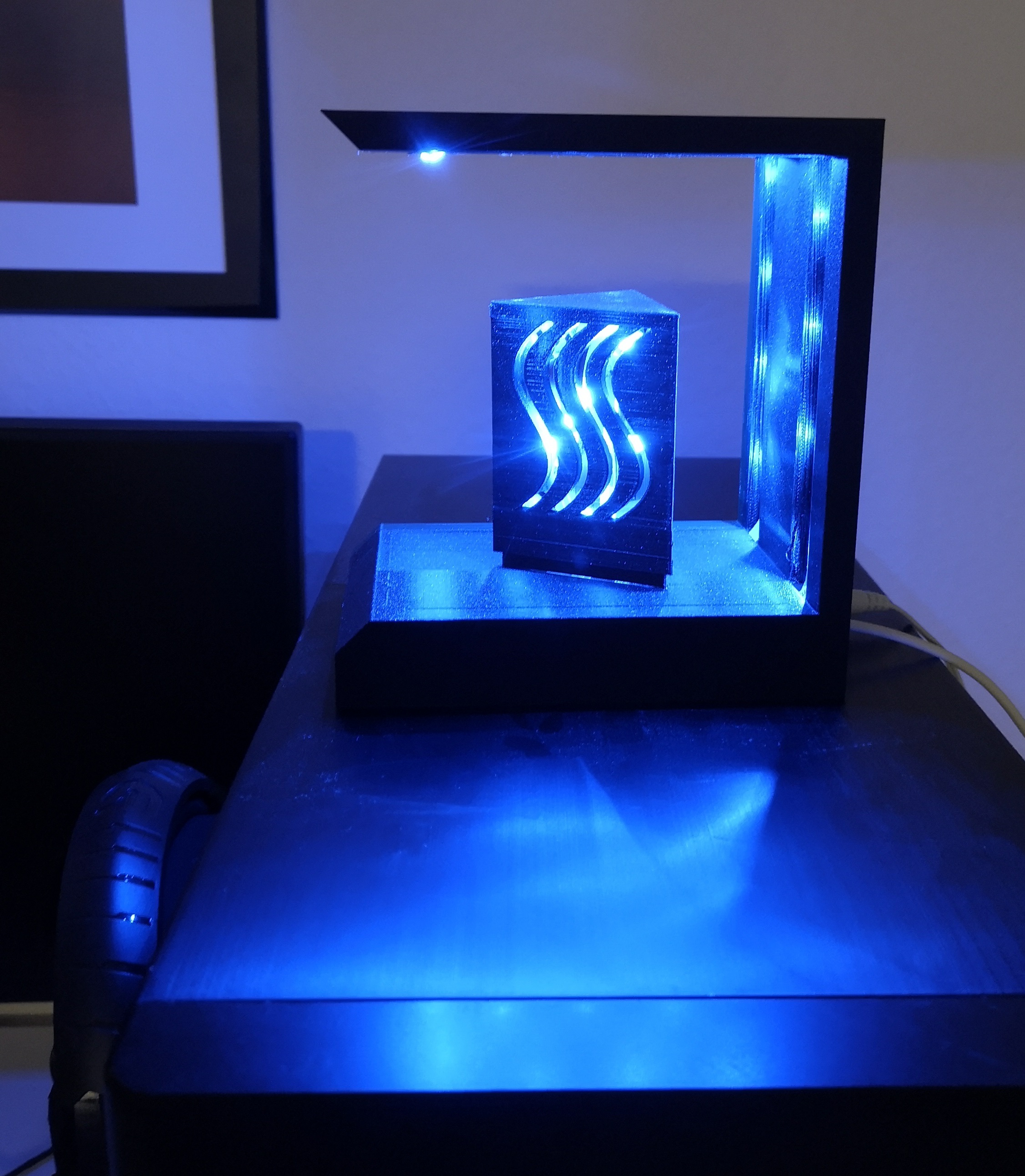 Miniatura 2 do modelo 3D Desk Lamp - Fire Triangle