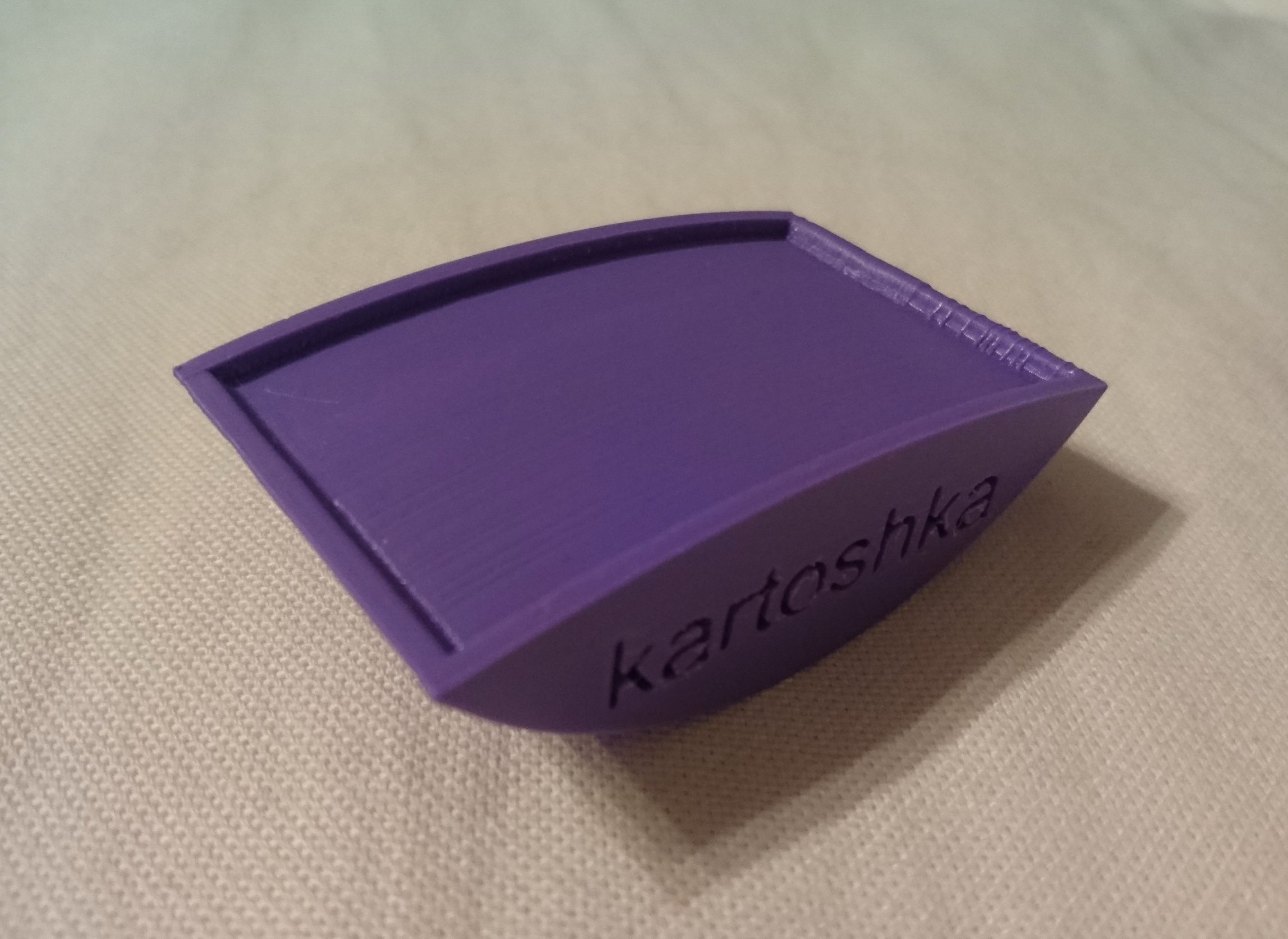 Small paperweight, swing