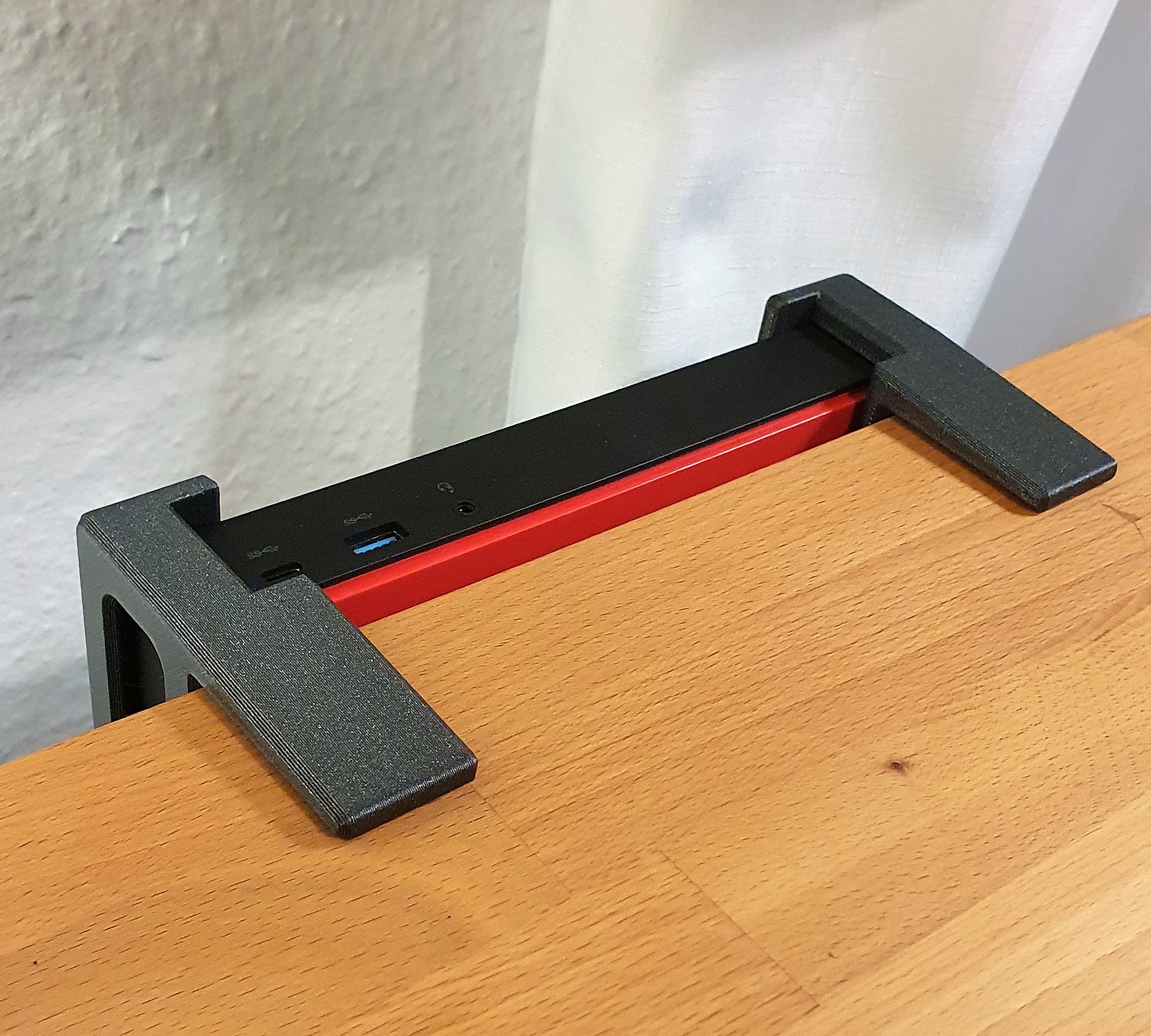 Dock holder up to 32mm thickness