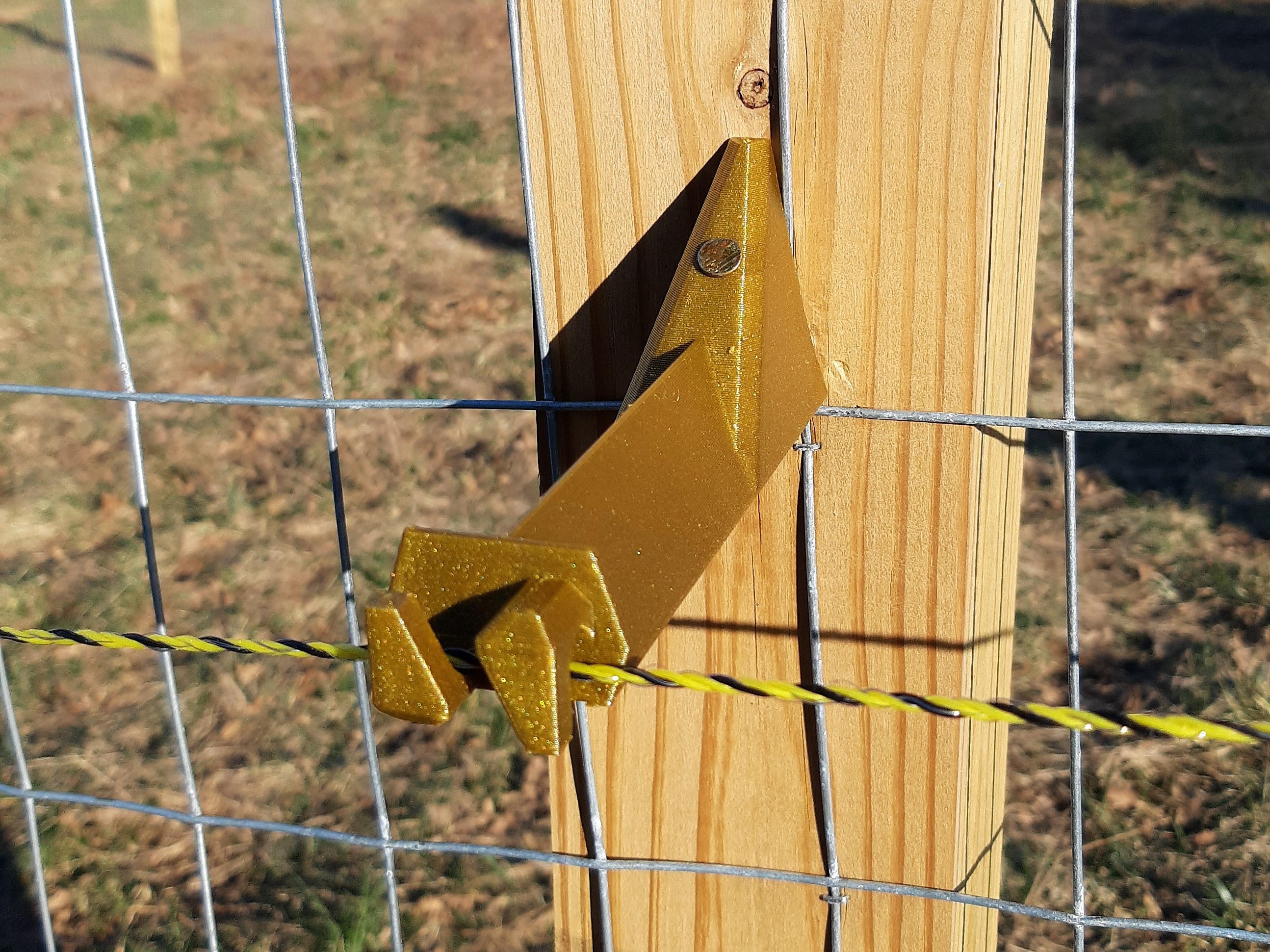 Electric fence insulator - 5 inch, nail on