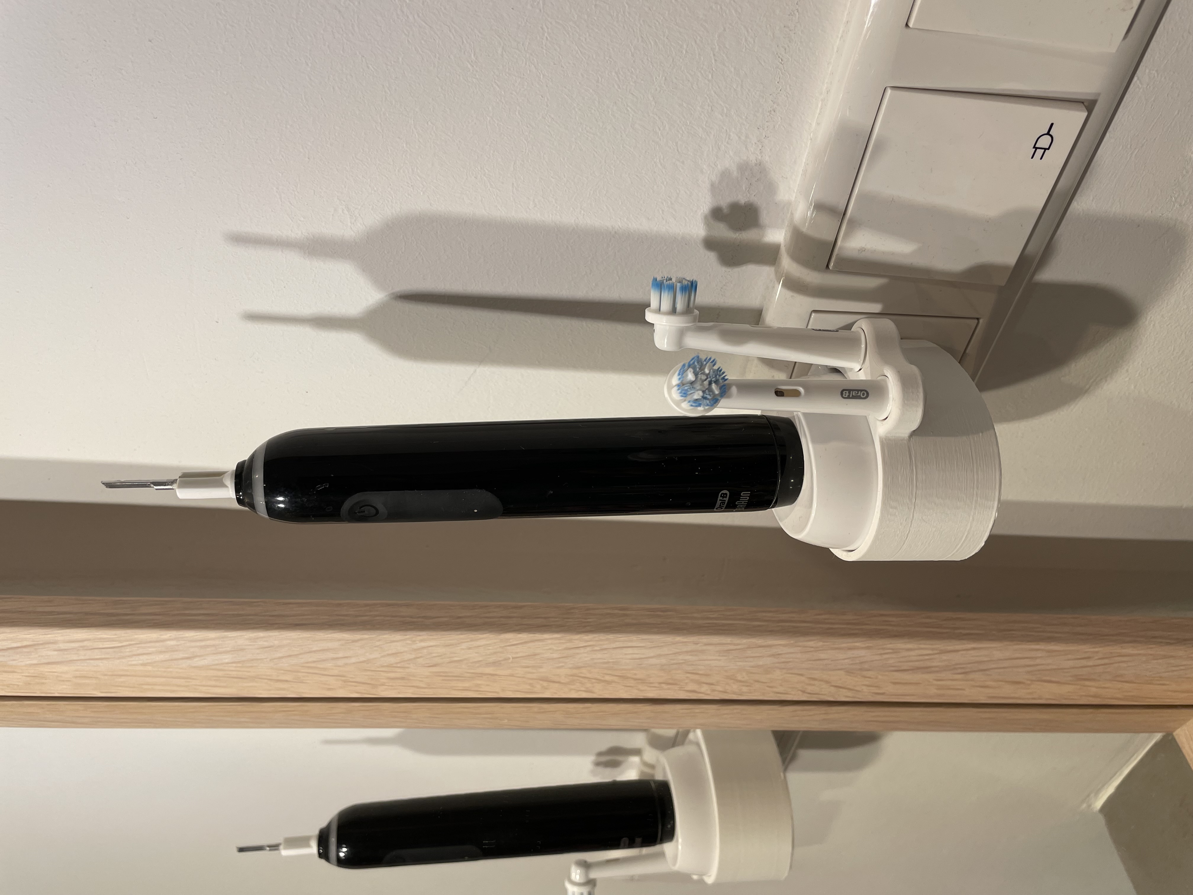 Oral-B Toothbrusch Socket Mount Holder / Zahnbürstenhalter für Steckdose