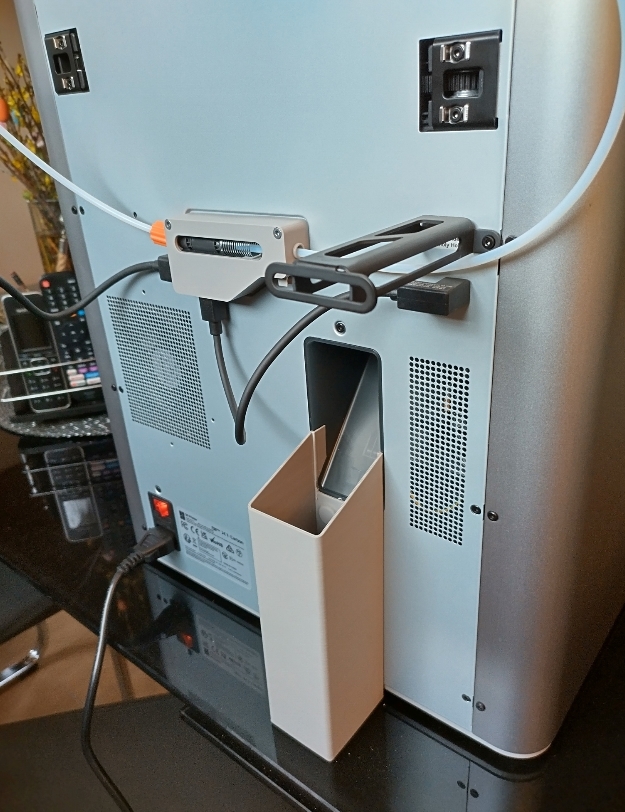 Bambu Lab X1C, Trash can for filament