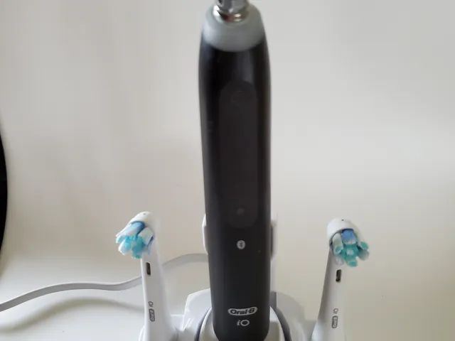Oral B IO Toothbrush Charger and Head Holder
