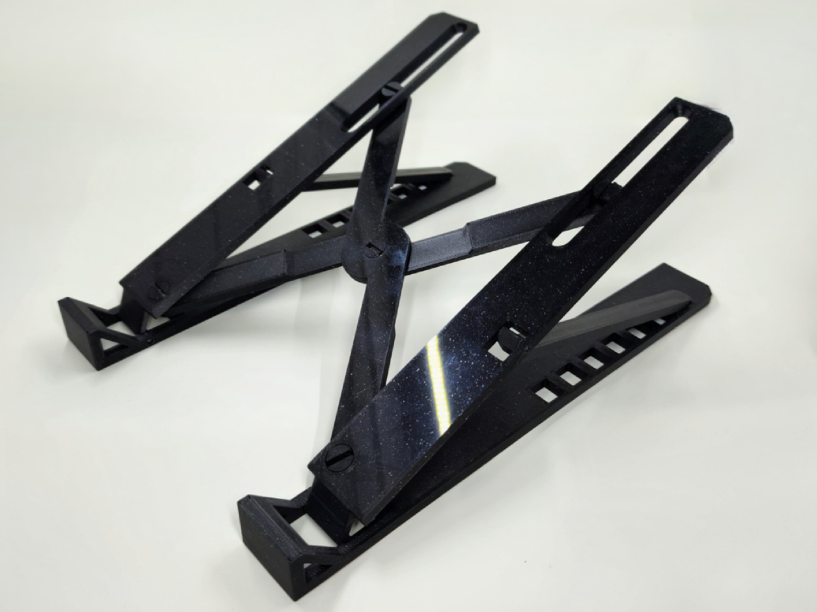 Miniatura 2 do modelo 3D Laptop \ Tablet Foldable Stand