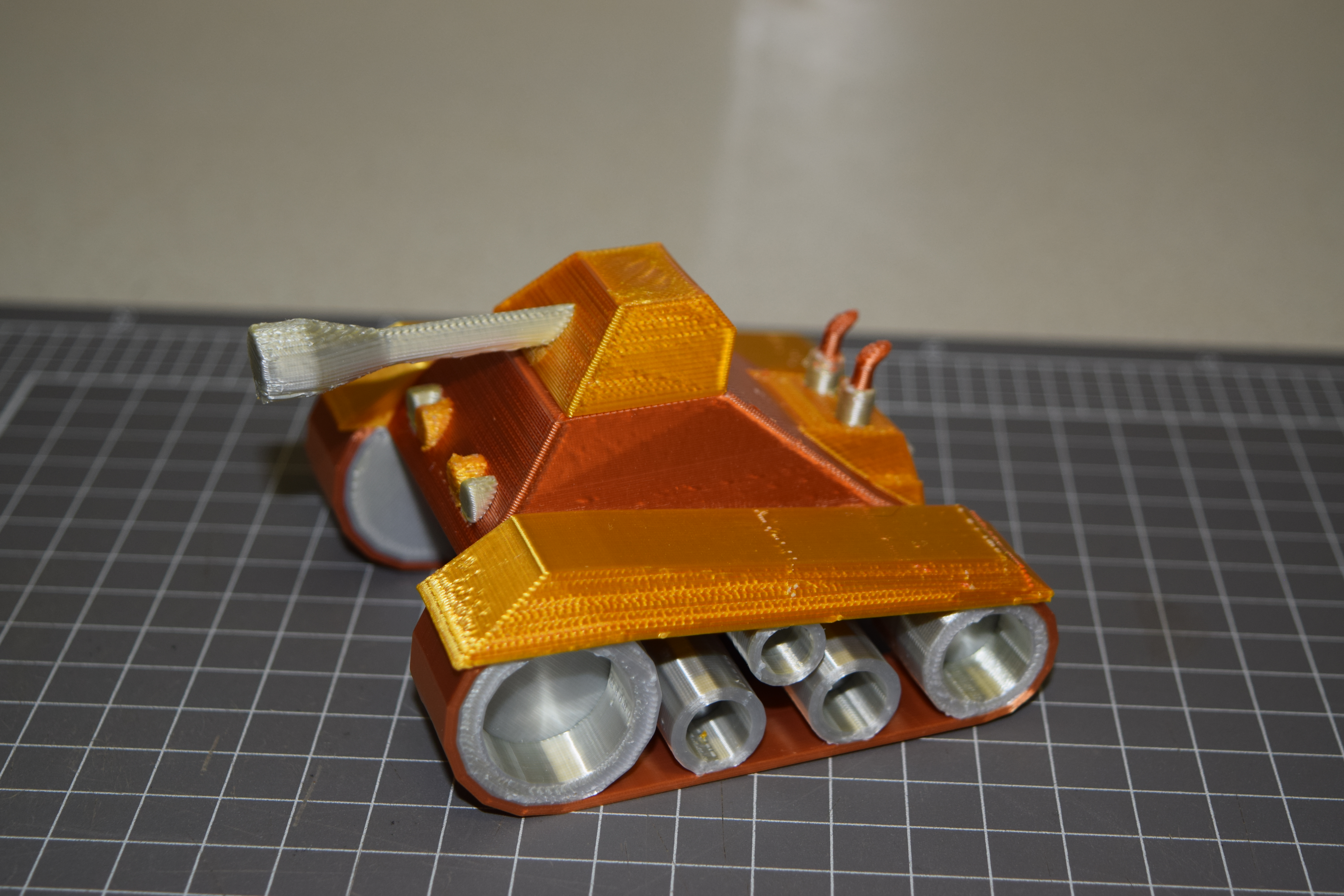 Low Poly Tank ( Multi-Material )