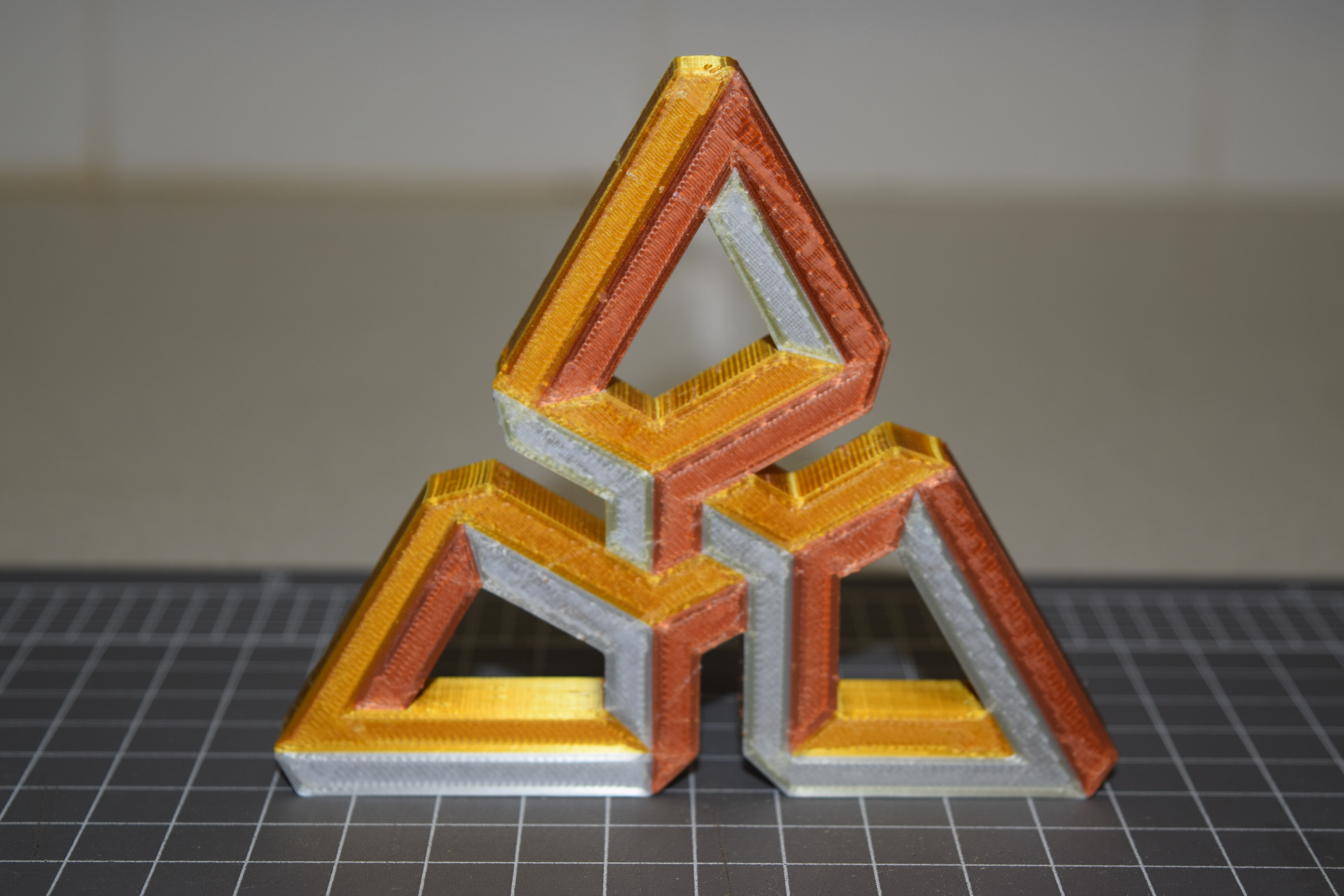 Miniatura 3 do modelo 3D Impossible Triangle 2