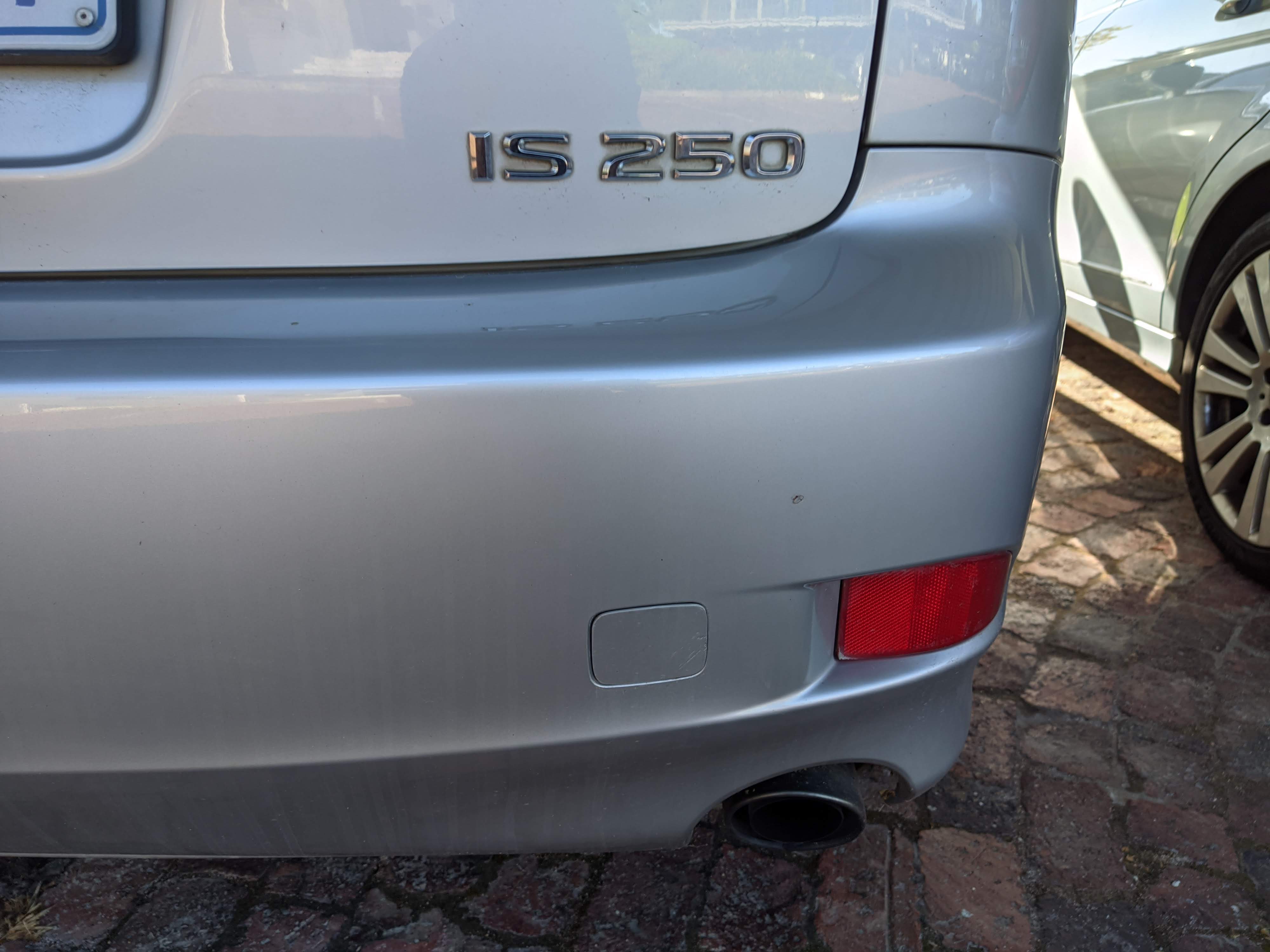 Lexus IS250 car rear tow-cap