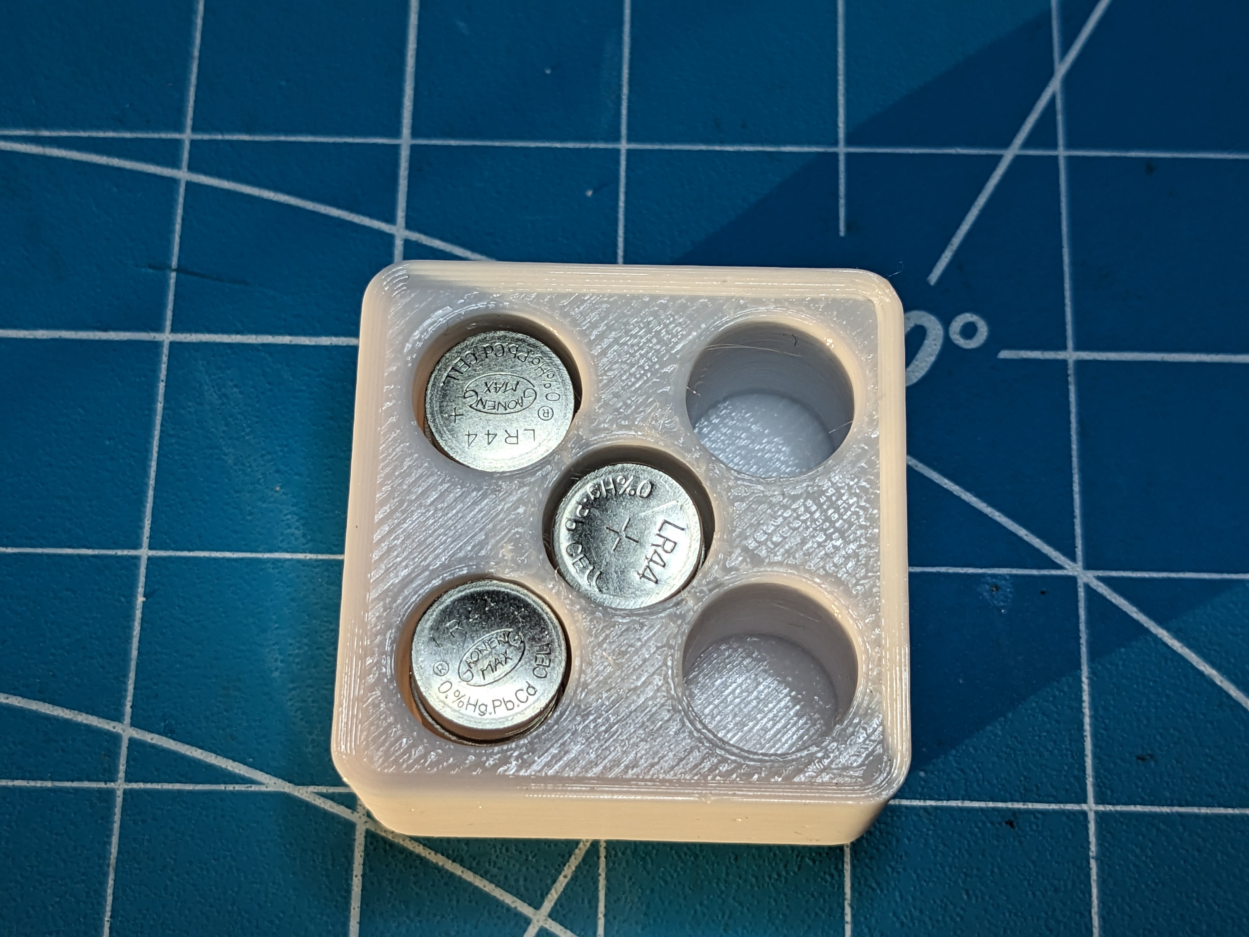 Optimized Gridfinity small button cell battery holder von Kreiger