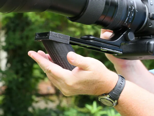 Arca-Swiss grip for telephoto lens
