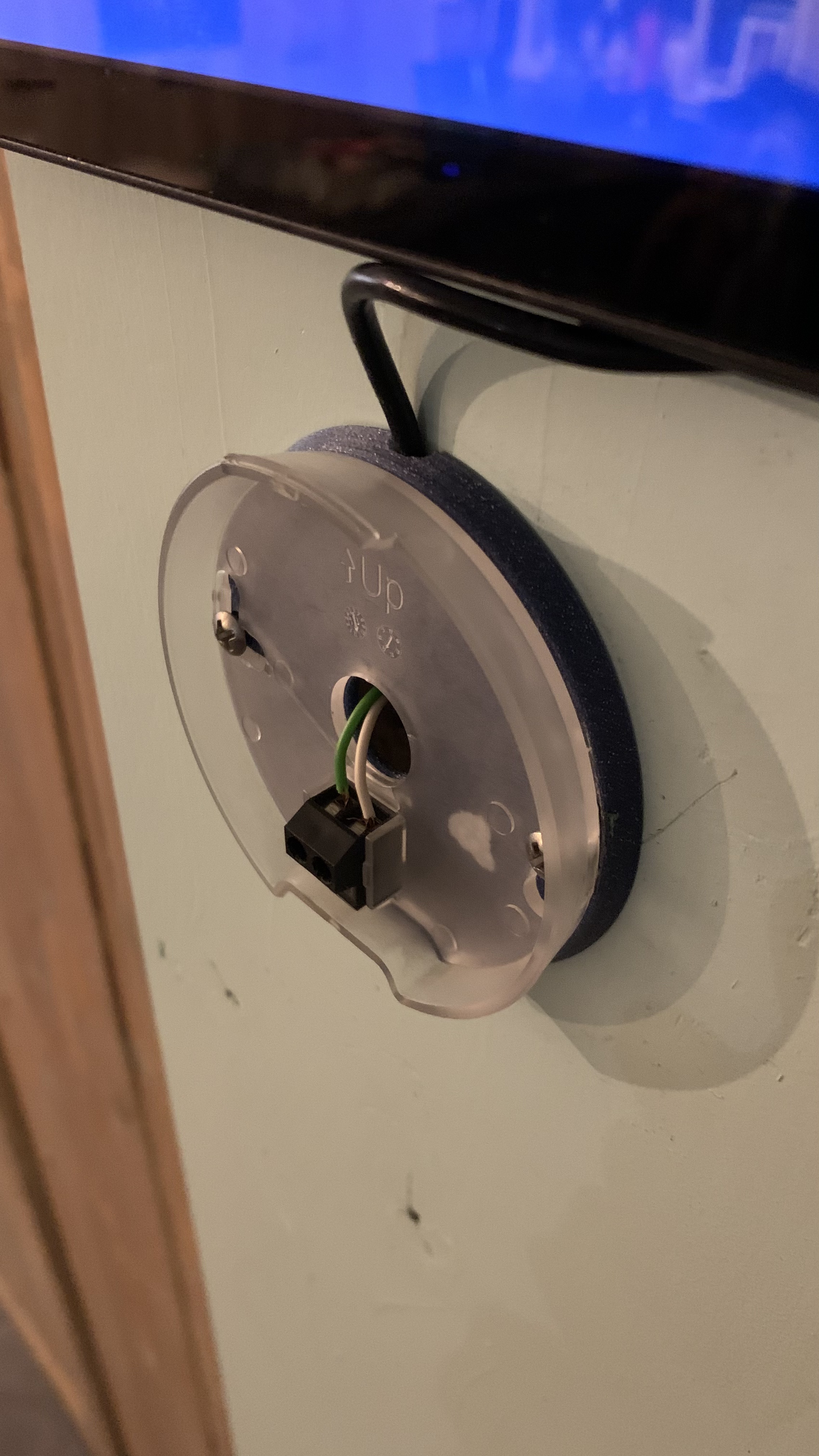 Anna Plugwise Thermostat secondary cable guide wall mount