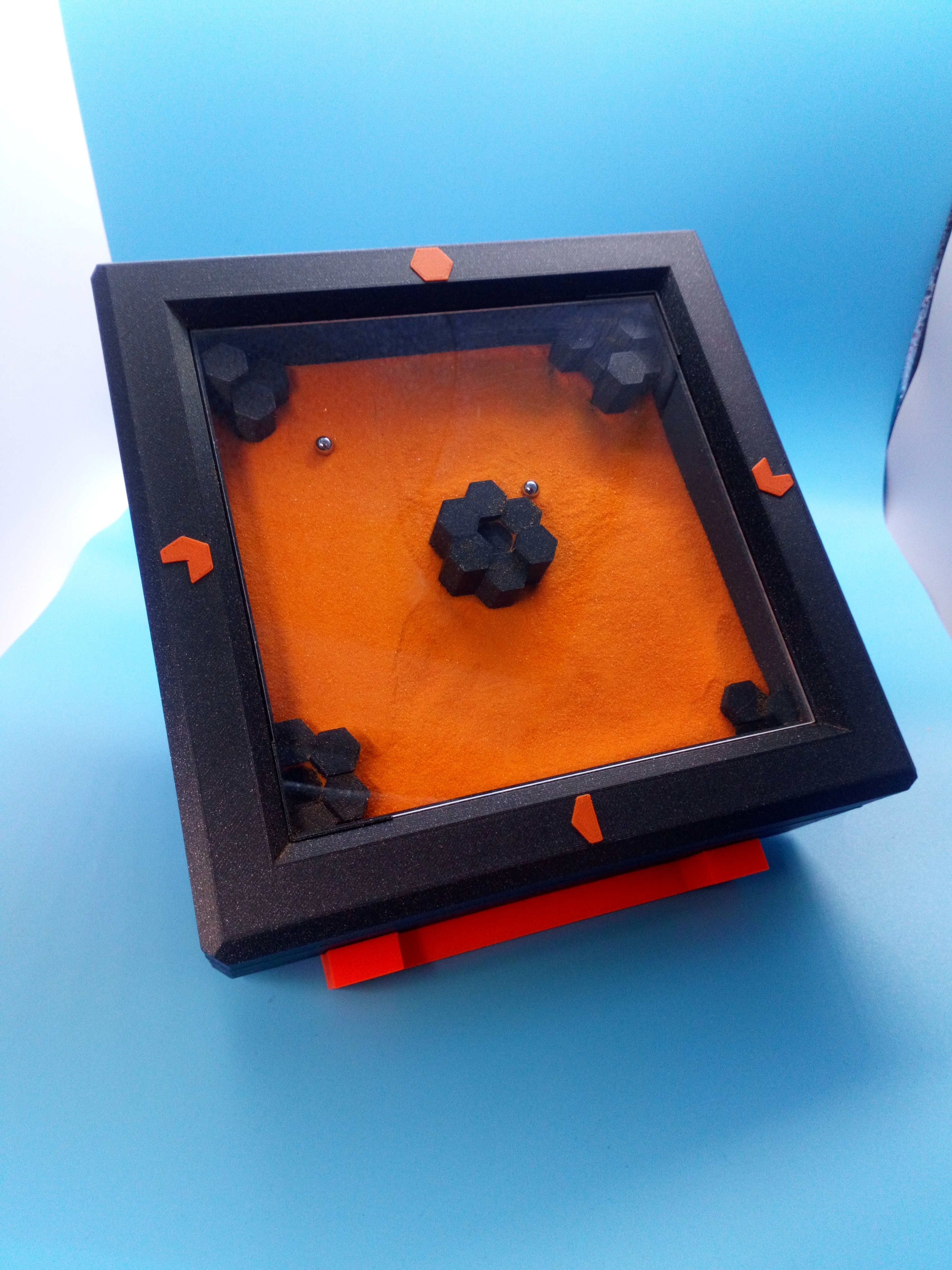 Miniatura 2 do modelo 3D The Makers Magnetic Sandy Clock