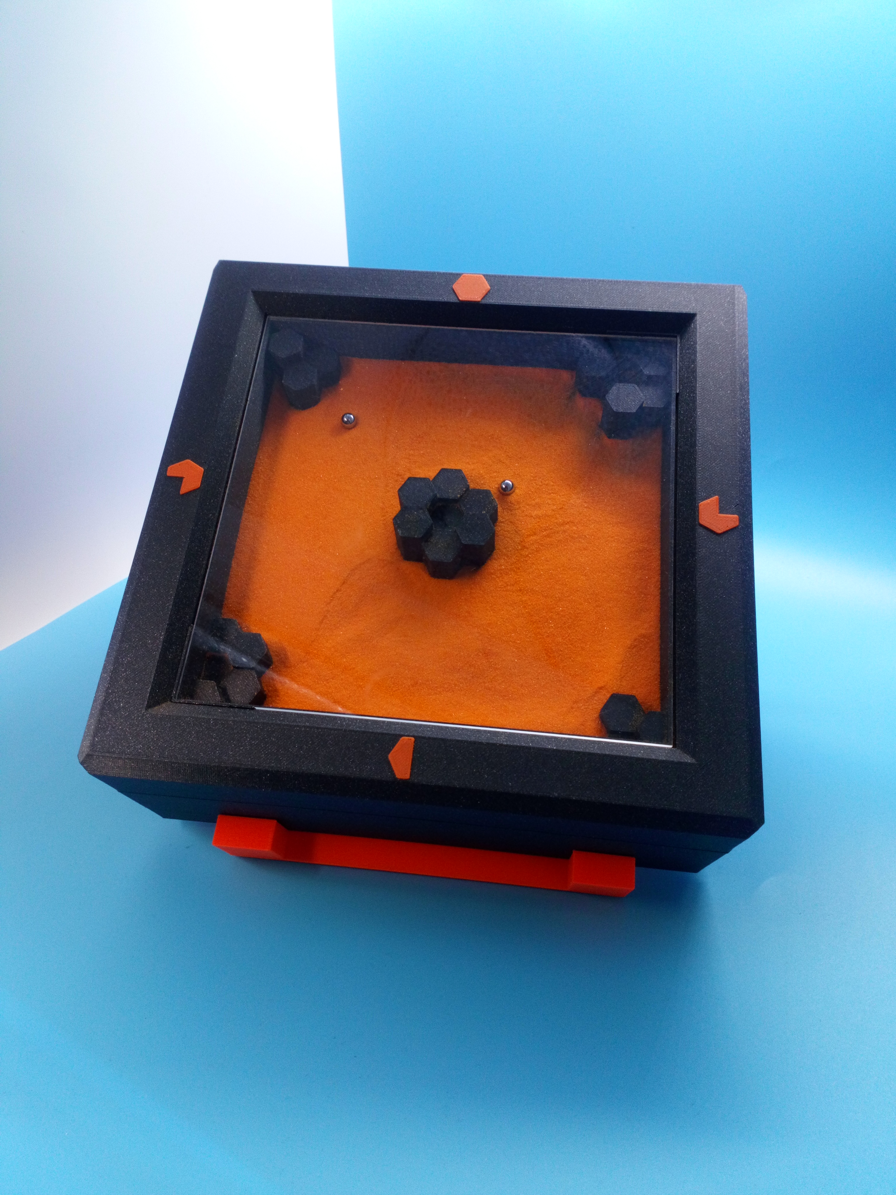 Miniatura 18 do modelo 3D The Makers Magnetic Sandy Clock