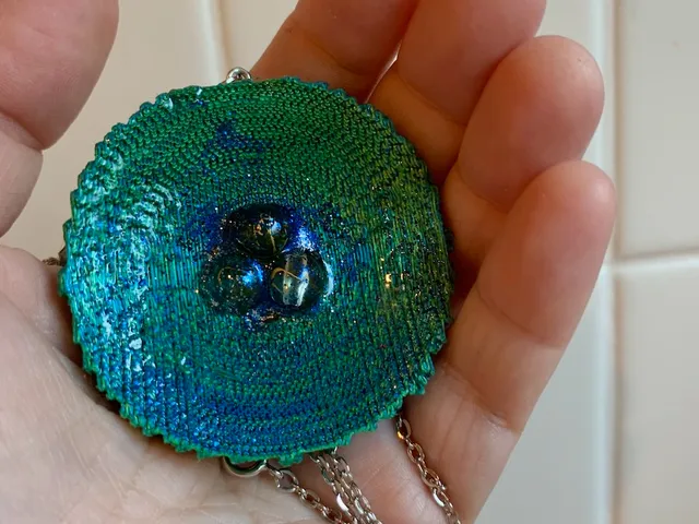 Pendant from upcycled supports
